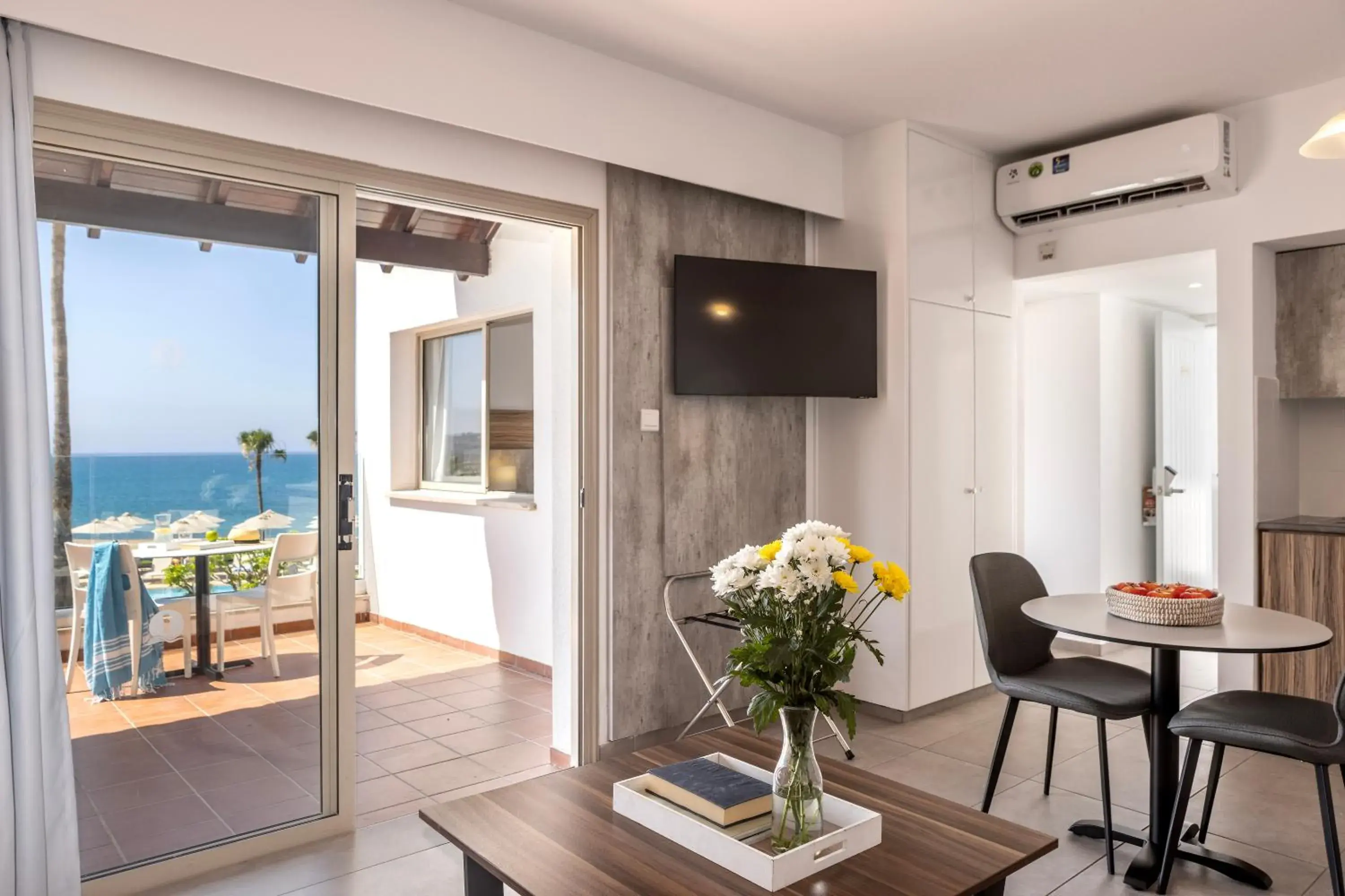 Suite with Sea View in Kapetanios Aqua Resort Suite with Sea View in Kapetanios Aqua Resort