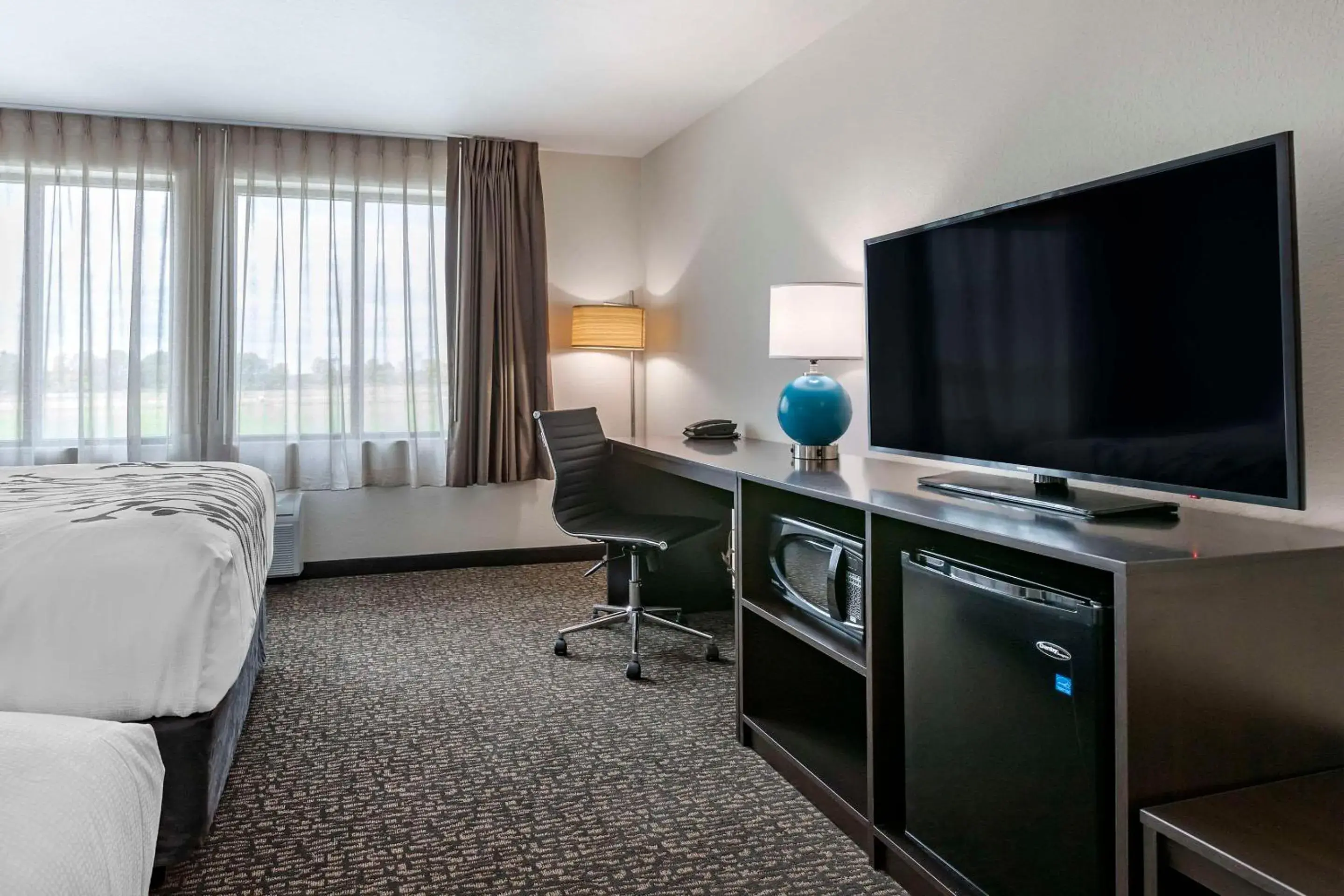 Quadruple Room with Two Queen Beds/Mobility Accessible - Non Smoking in Sleep Inn & Suites Milwaukee-Franklin Quadruple Room with Two Queen Beds/Mobility Accessible - Non Smoking in Sleep Inn & Suites Milwaukee-Franklin