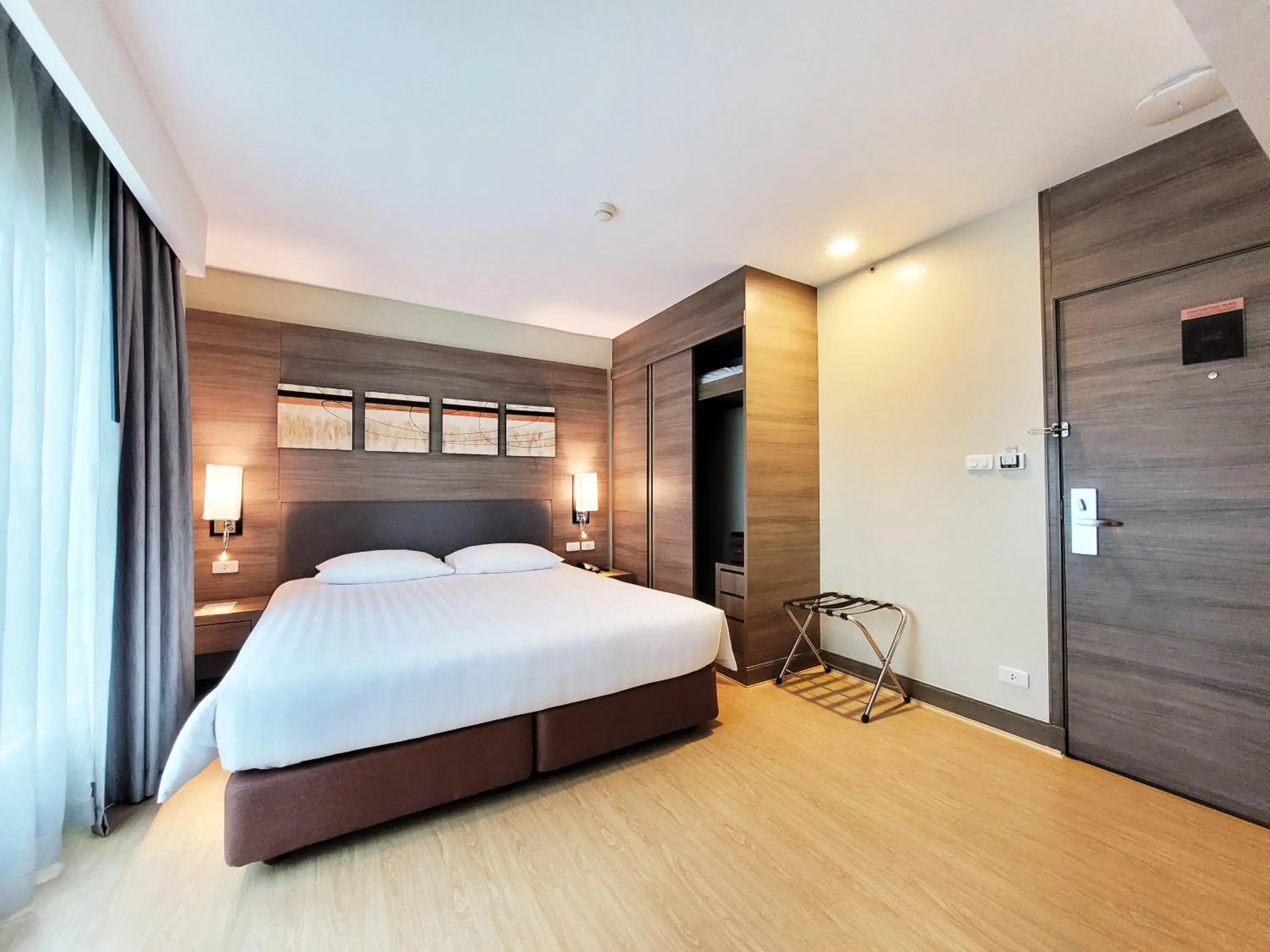 Standard Double or Twin Room in Citrus Sukhumvit 11 by Compass Hospitality Standard Double or Twin Room in Citrus Sukhumvit 11 by Compass Hospitality