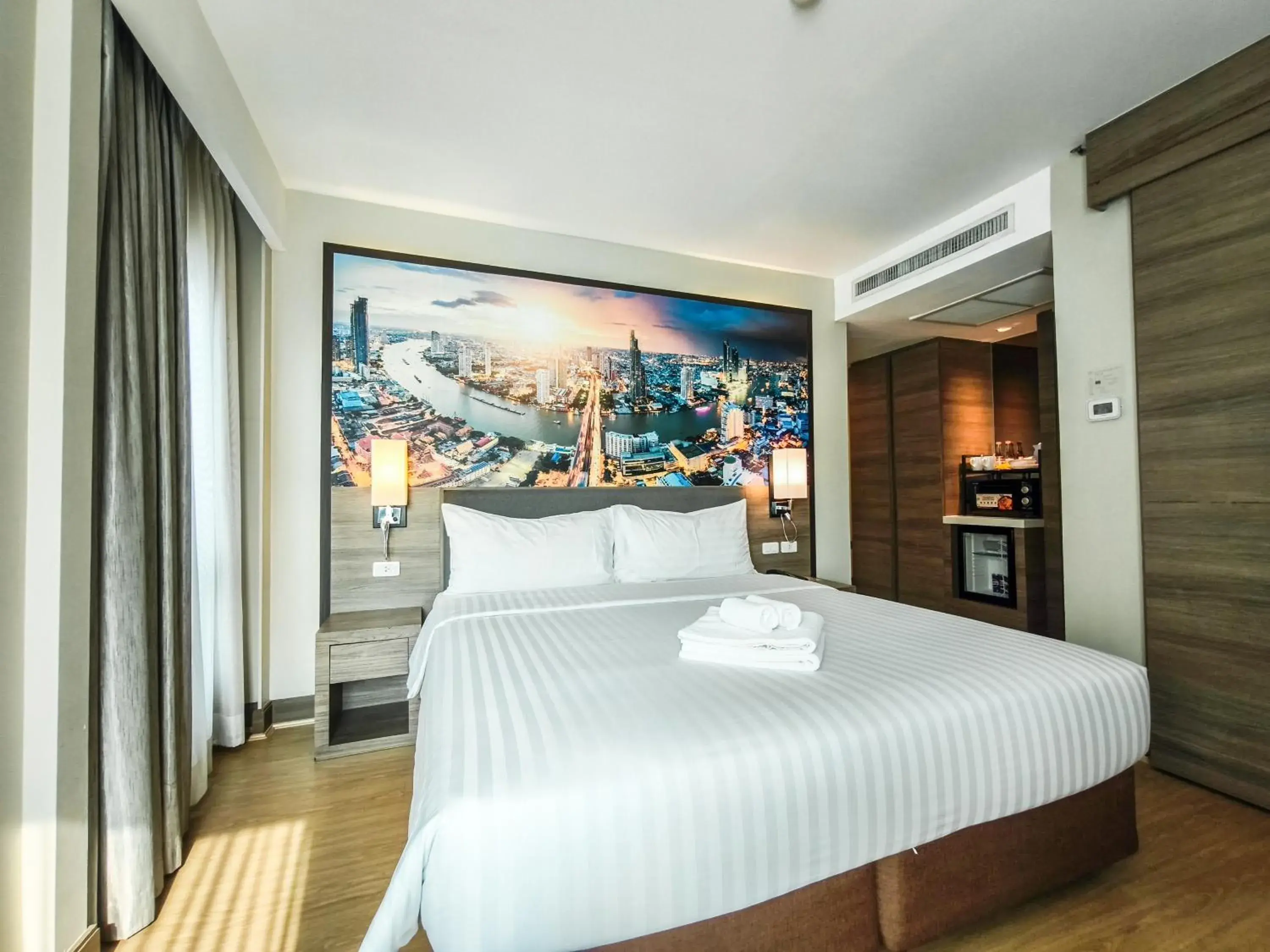 Deluxe Double Room in Citrus Sukhumvit 11 by Compass Hospitality Deluxe Double Room in Citrus Sukhumvit 11 by Compass Hospitality