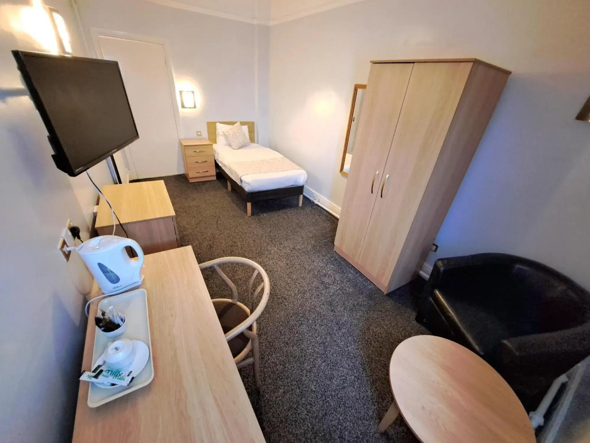 Single Room in Prince Of Wales Hotel Single Room in Prince Of Wales Hotel