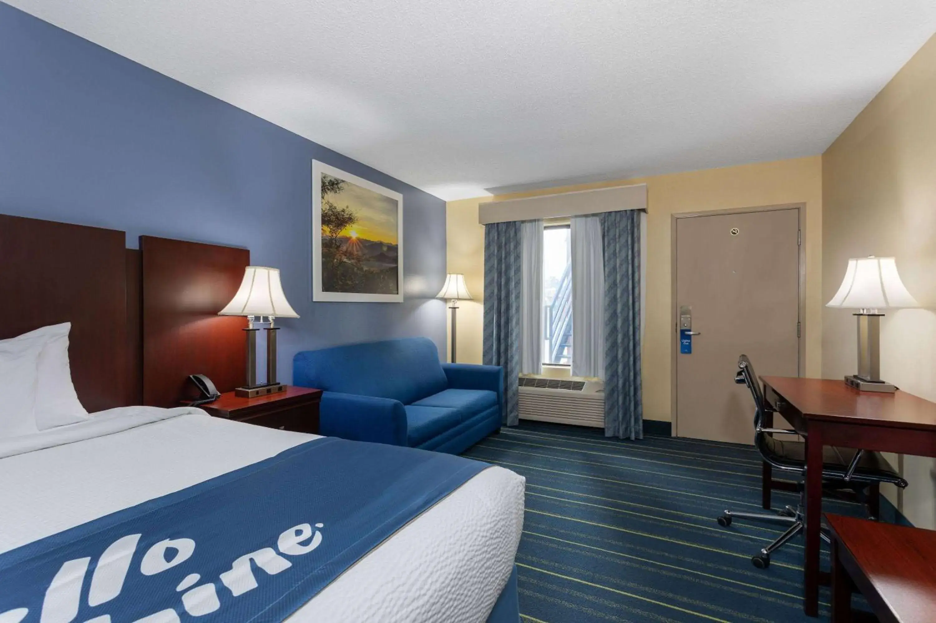 Deluxe King Room with Bath Tub - Mobility/Hearing Accessible - Non-Smoking in Days Inn by Wyndham Chipley Deluxe King Room with Bath Tub - Mobility/Hearing Accessible - Non-Smoking in Days Inn by Wyndham Chipley