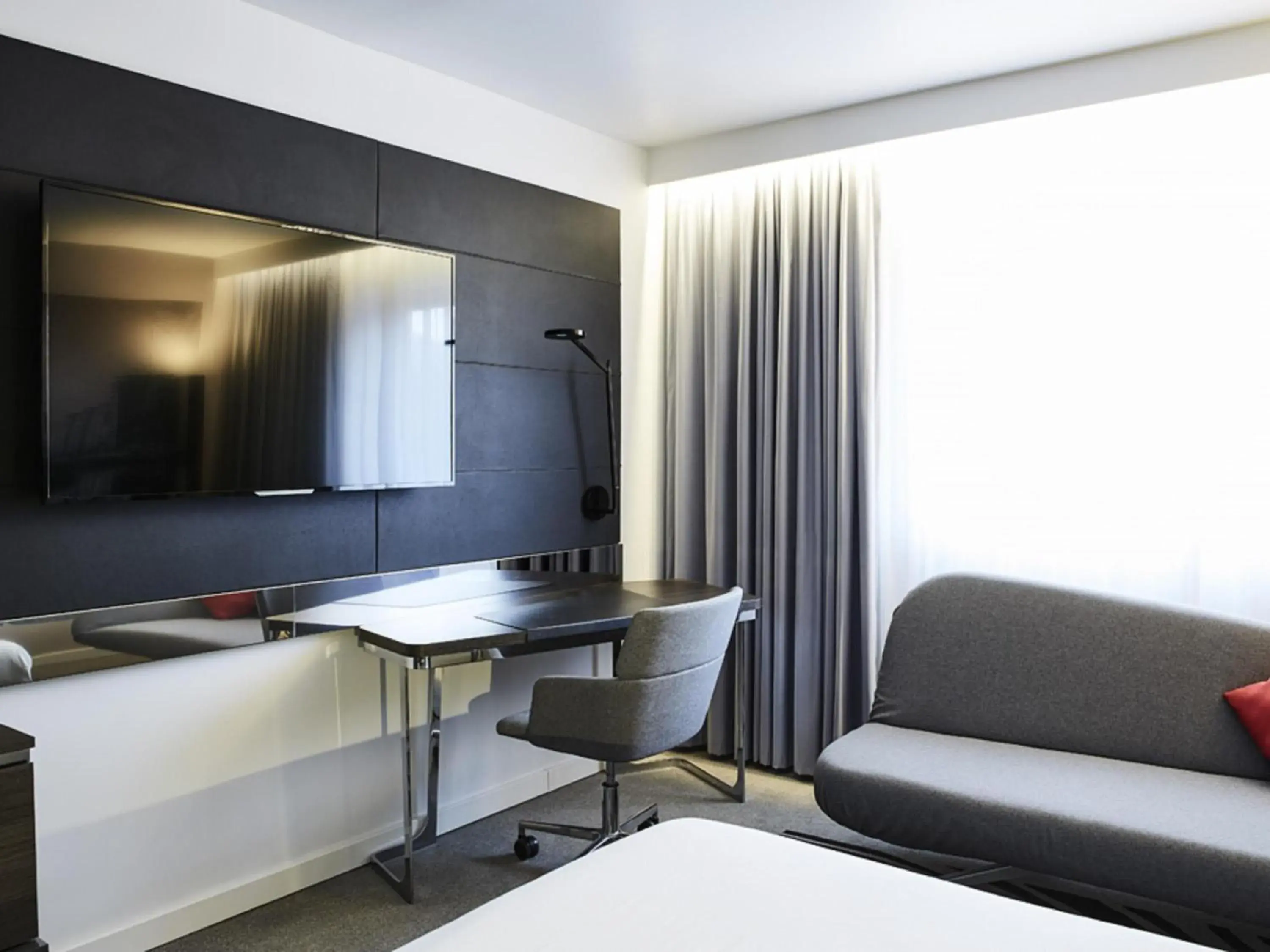 Deluxe Executive Queen Room with Sofa in Novotel York Centre Deluxe Executive Queen Room with Sofa in Novotel York Centre