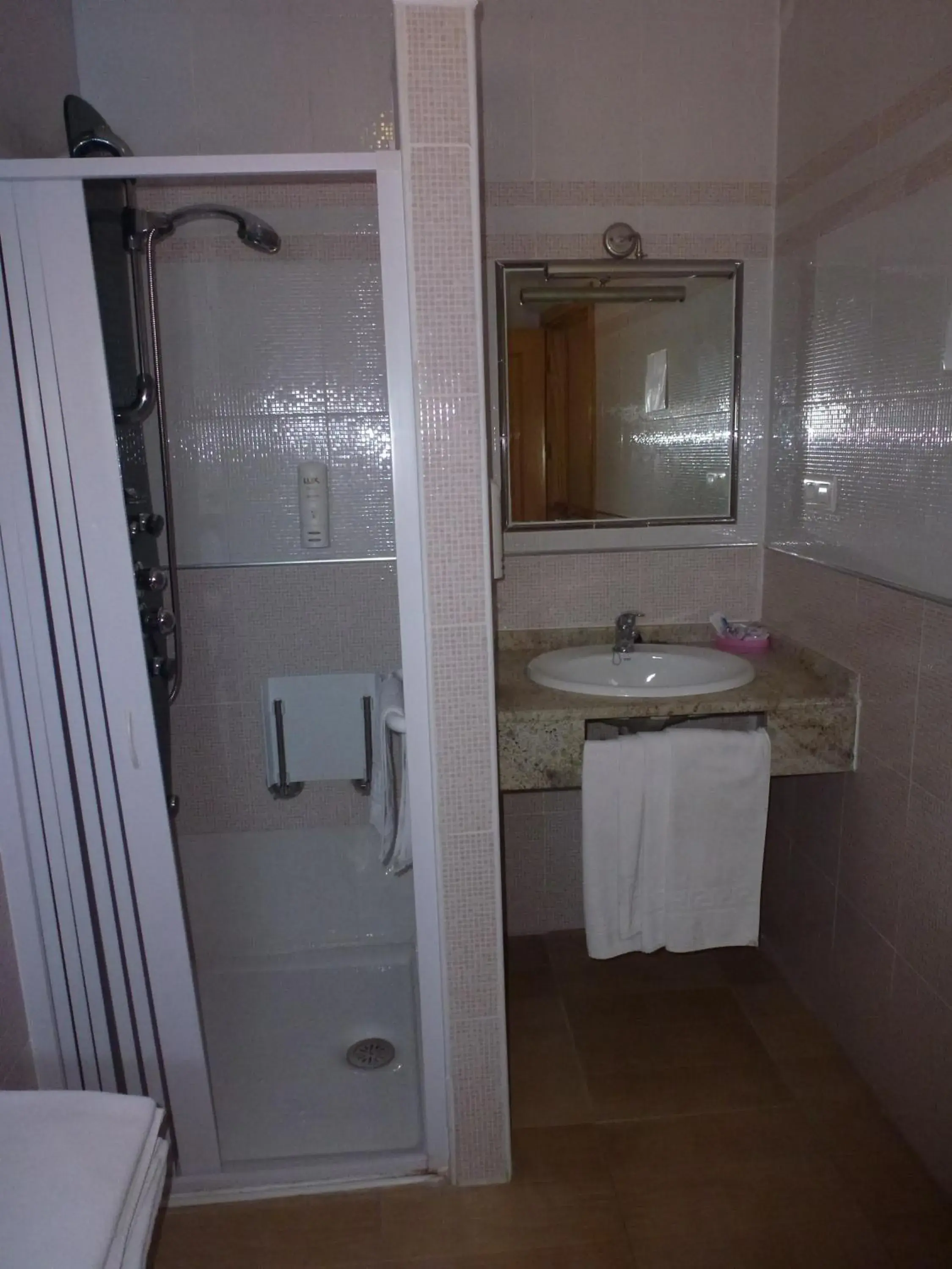 Triple Room in Hotel La Moraleda - Complejo Las Delicias Triple Room in Hotel La Moraleda - Complejo Las Delicias