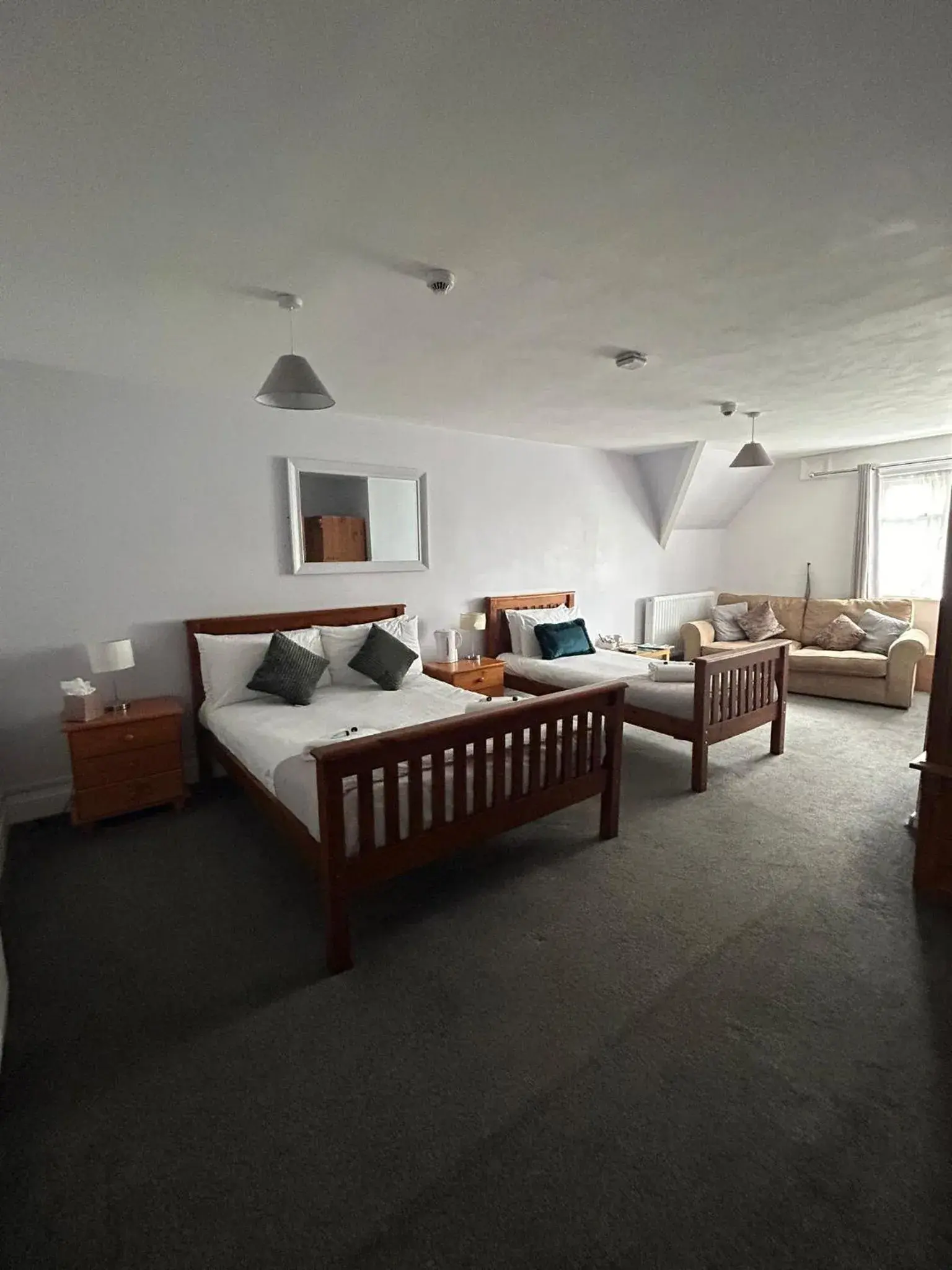 Family Room with Private Bathroom in The Wheatley Hotel Family Room with Private Bathroom in The Wheatley Hotel