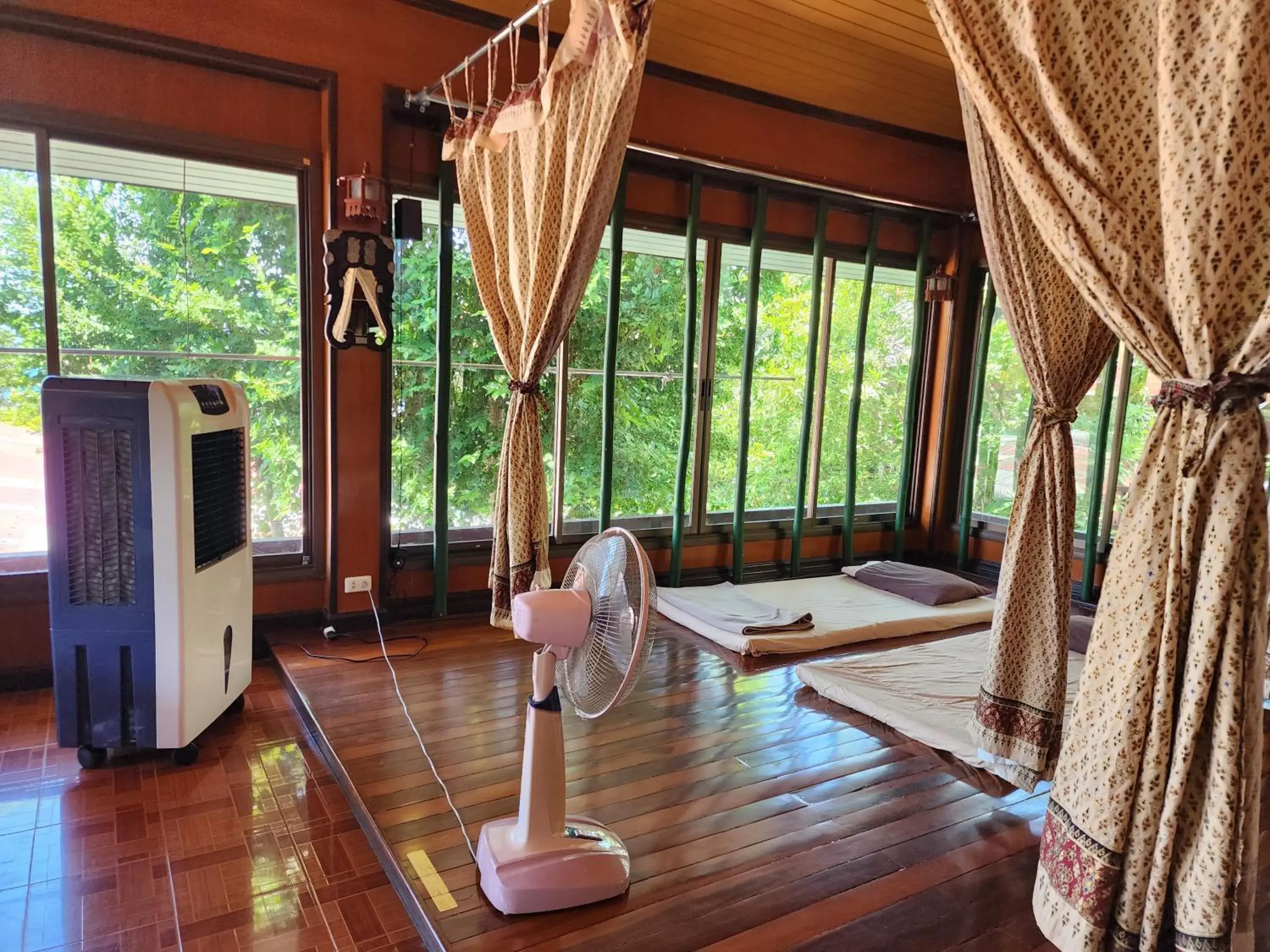 Bed in 10-Bed Mixed Dormitory Room in Coral Bungalows Bed in 10-Bed Mixed Dormitory Room in Coral Bungalows