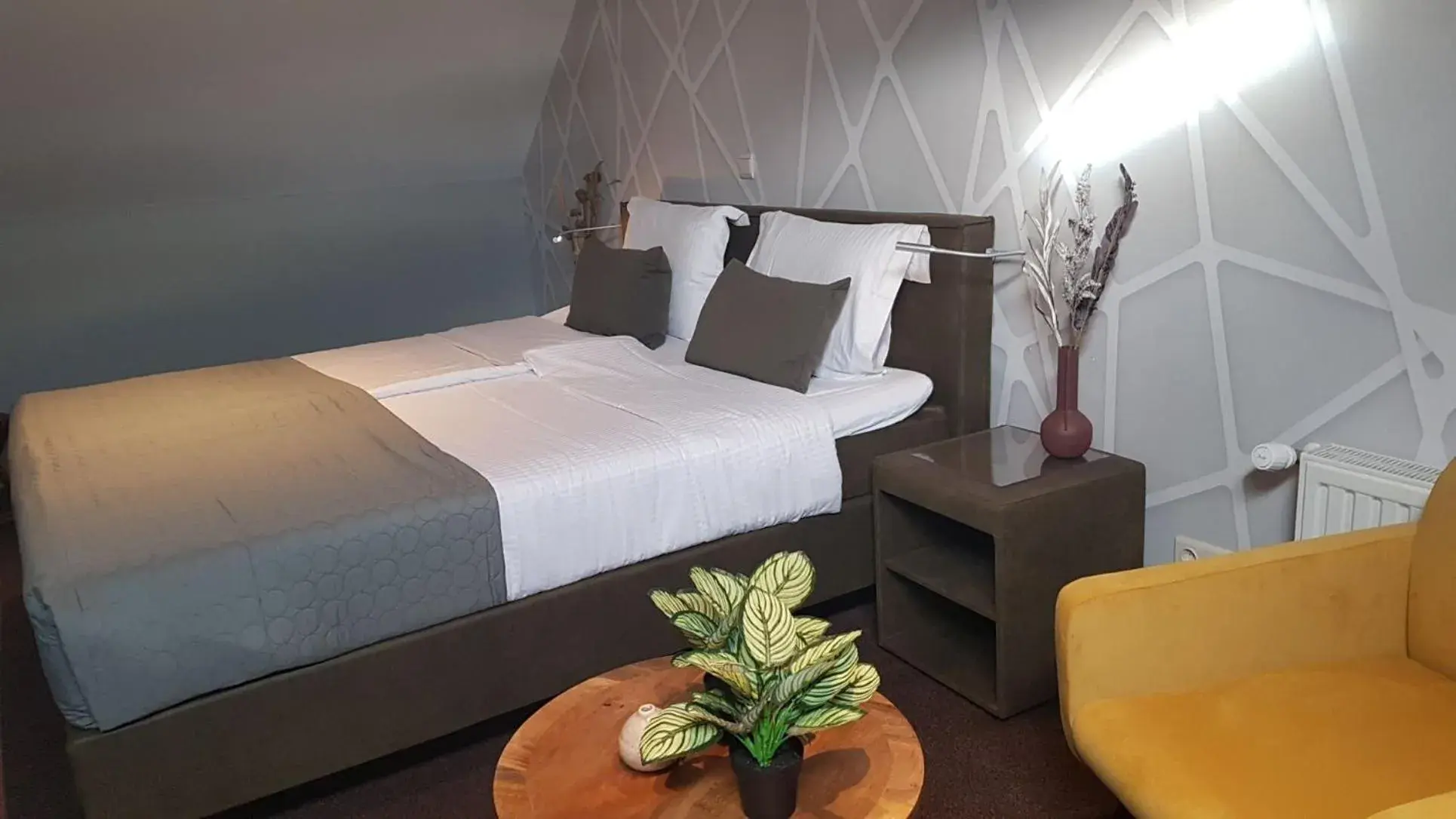 Comfort Double Room with Seating Area and Bath in De Eenhoorn Comfort Double Room with Seating Area and Bath in De Eenhoorn