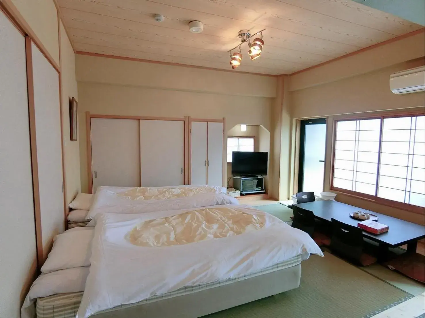 Family Suite with Balcony in Minshuku Inn Shirahama Ekinoyado Family Suite with Balcony in Minshuku Inn Shirahama Ekinoyado