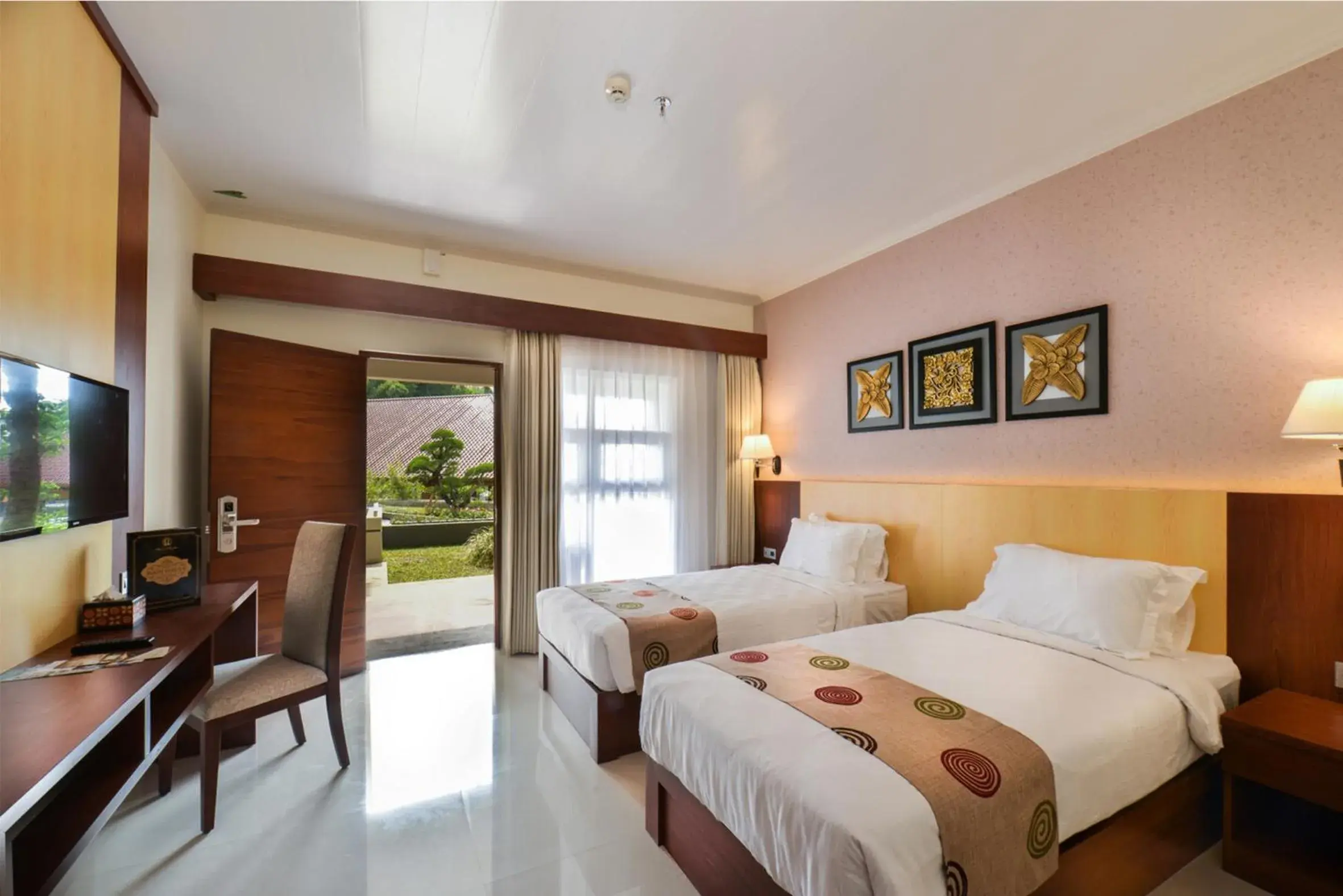 Superior Twin Room in Griya Persada Convention Hotel & Resort Bandungan Superior Twin Room in Griya Persada Convention Hotel & Resort Bandungan