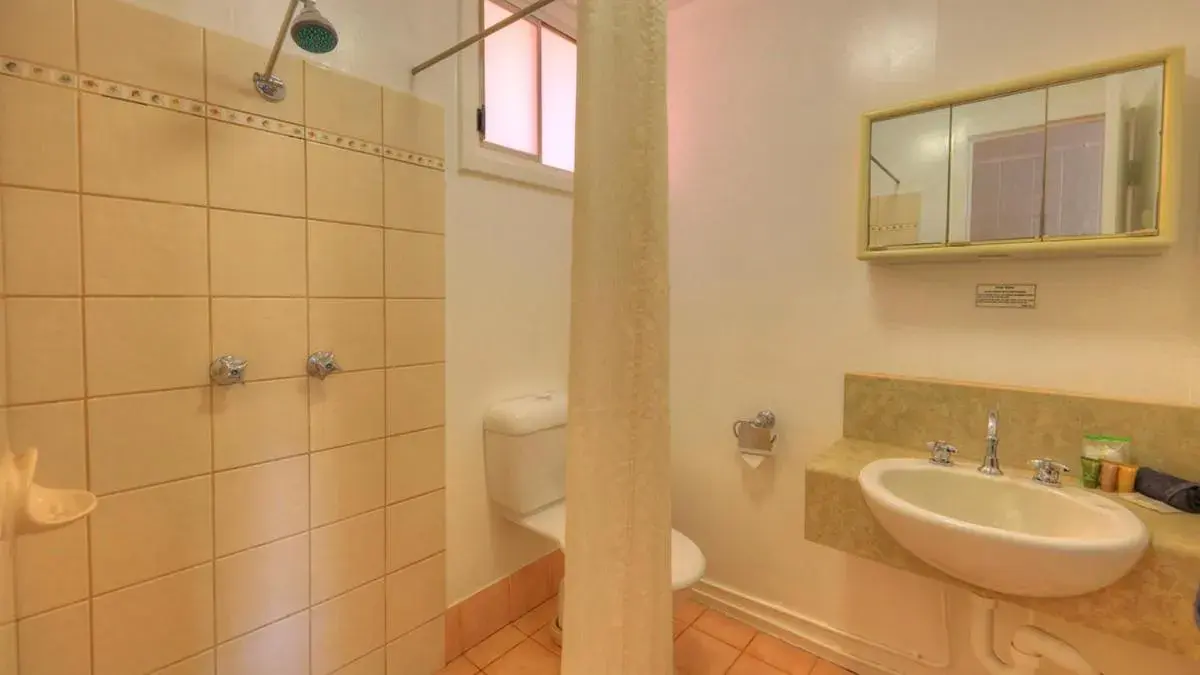 Standard Queen Room in Halls Creek Motel Standard Queen Room in Halls Creek Motel