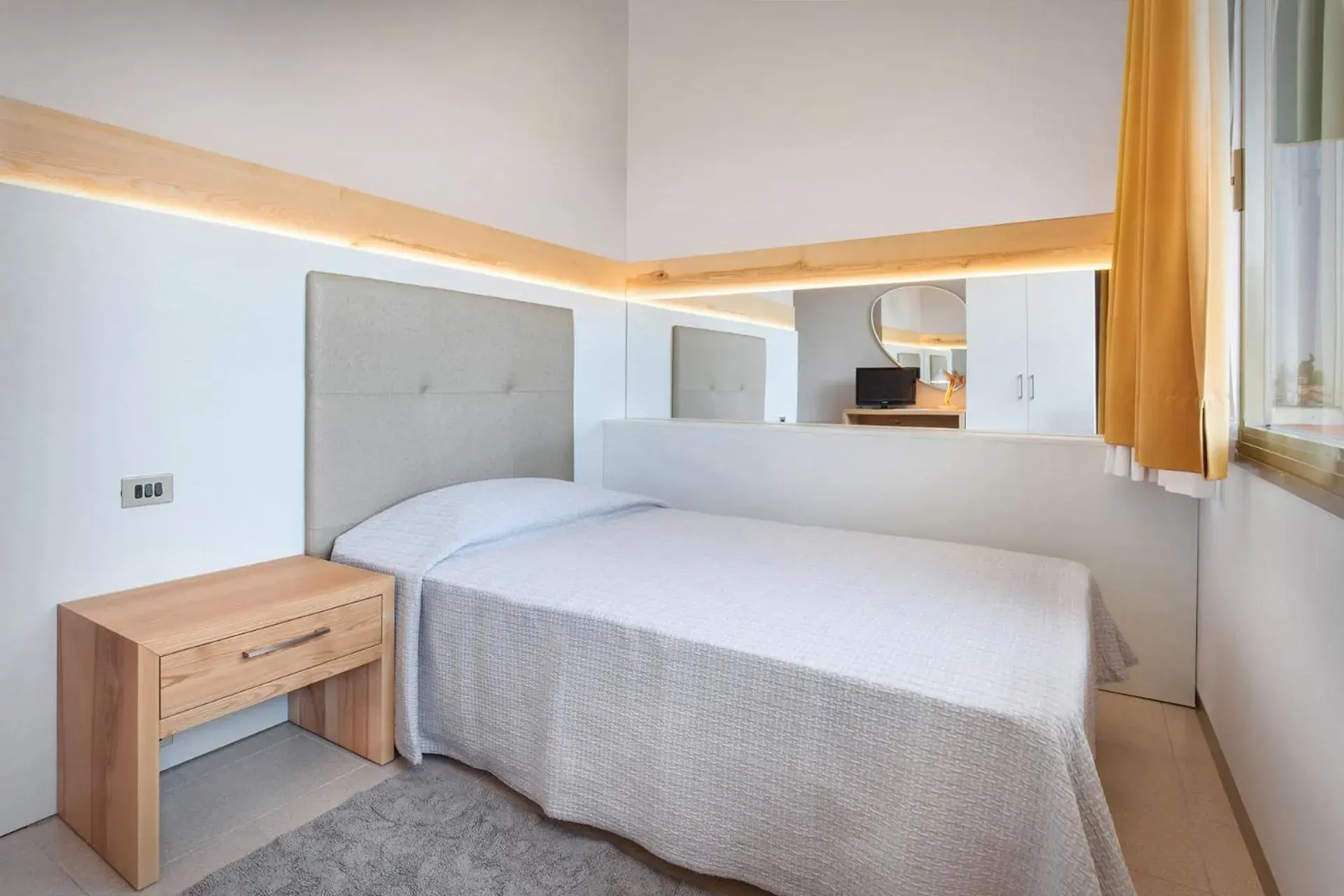 Economy Double Room in Hotel Gabbiano - Garda Lake Collection Economy Double Room in Hotel Gabbiano - Garda Lake Collection