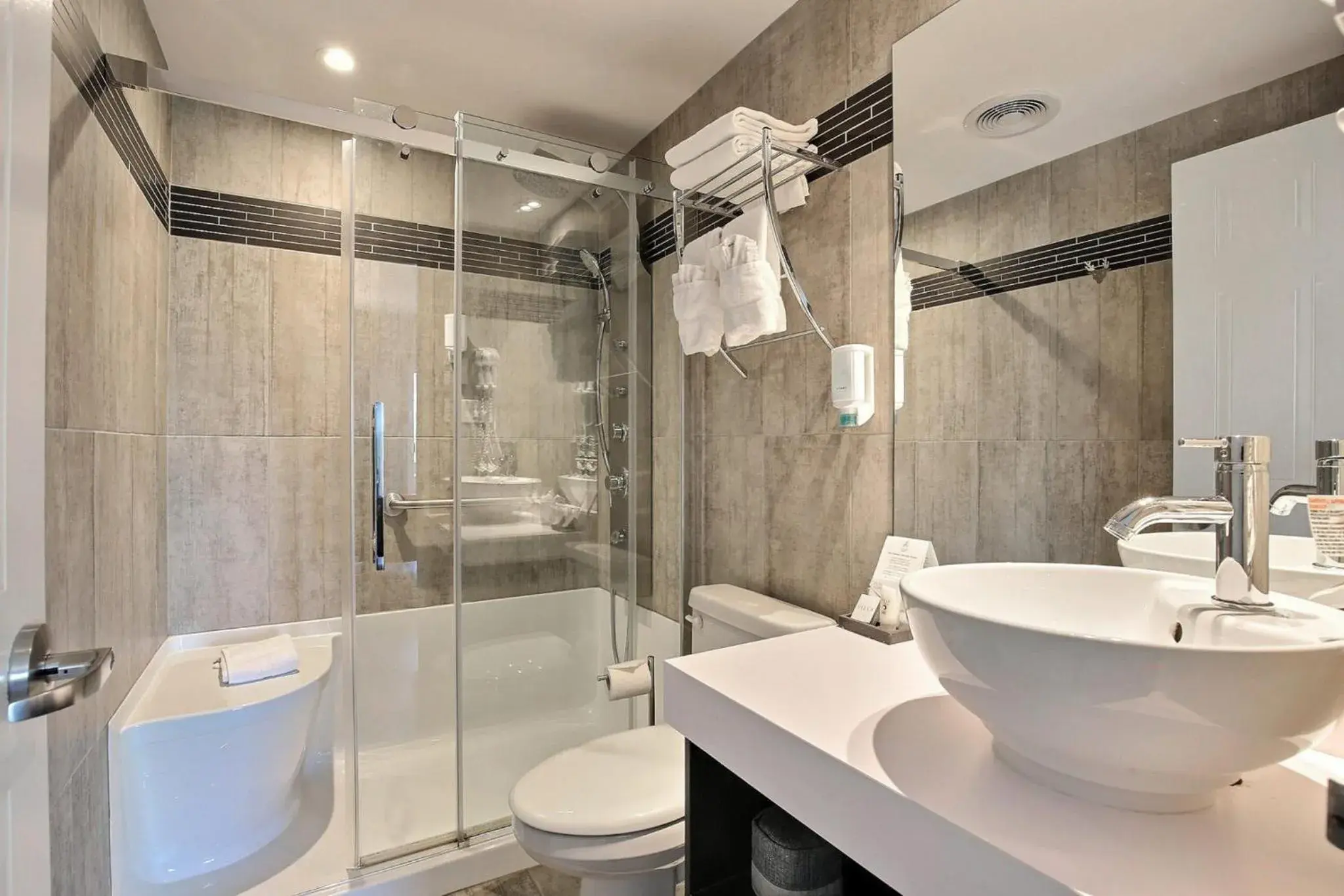 Superior Suite in Hotel Lac Brome Superior Suite in Hotel Lac Brome