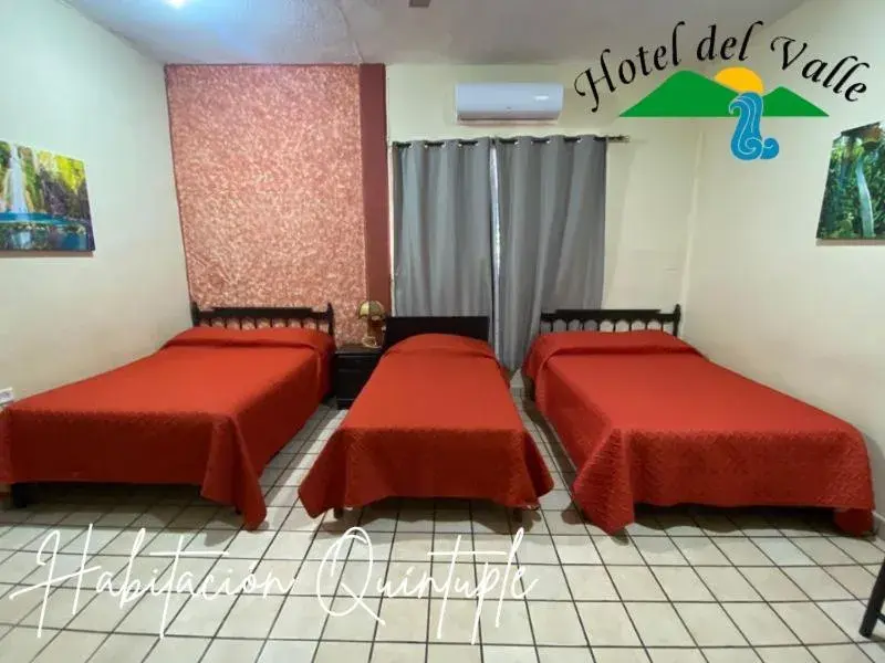 Comfort Triple Room in Hotel Del Valle Comfort Triple Room in Hotel Del Valle