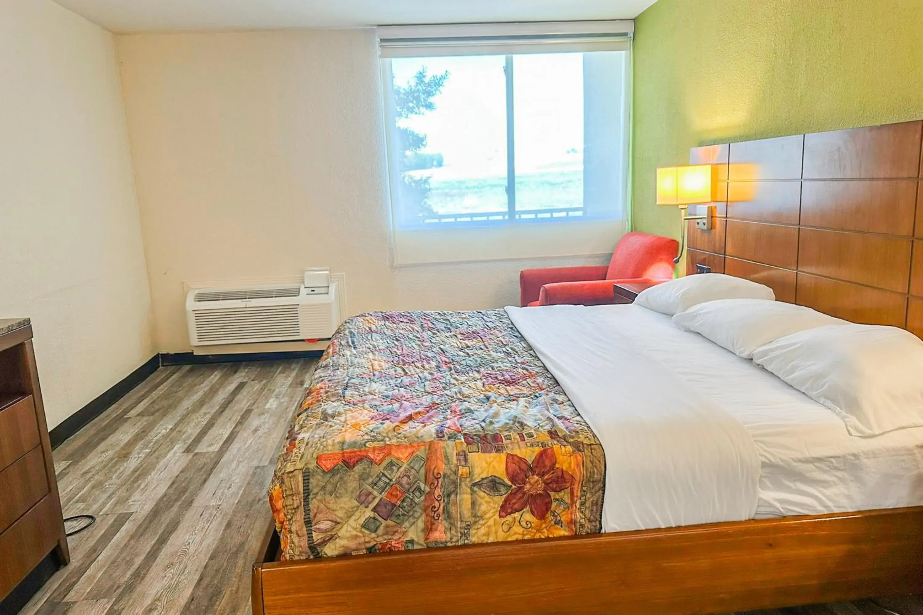 King Bed Smoking in Jackson Hotel And Convention Center King Bed Smoking in Jackson Hotel And Convention Center