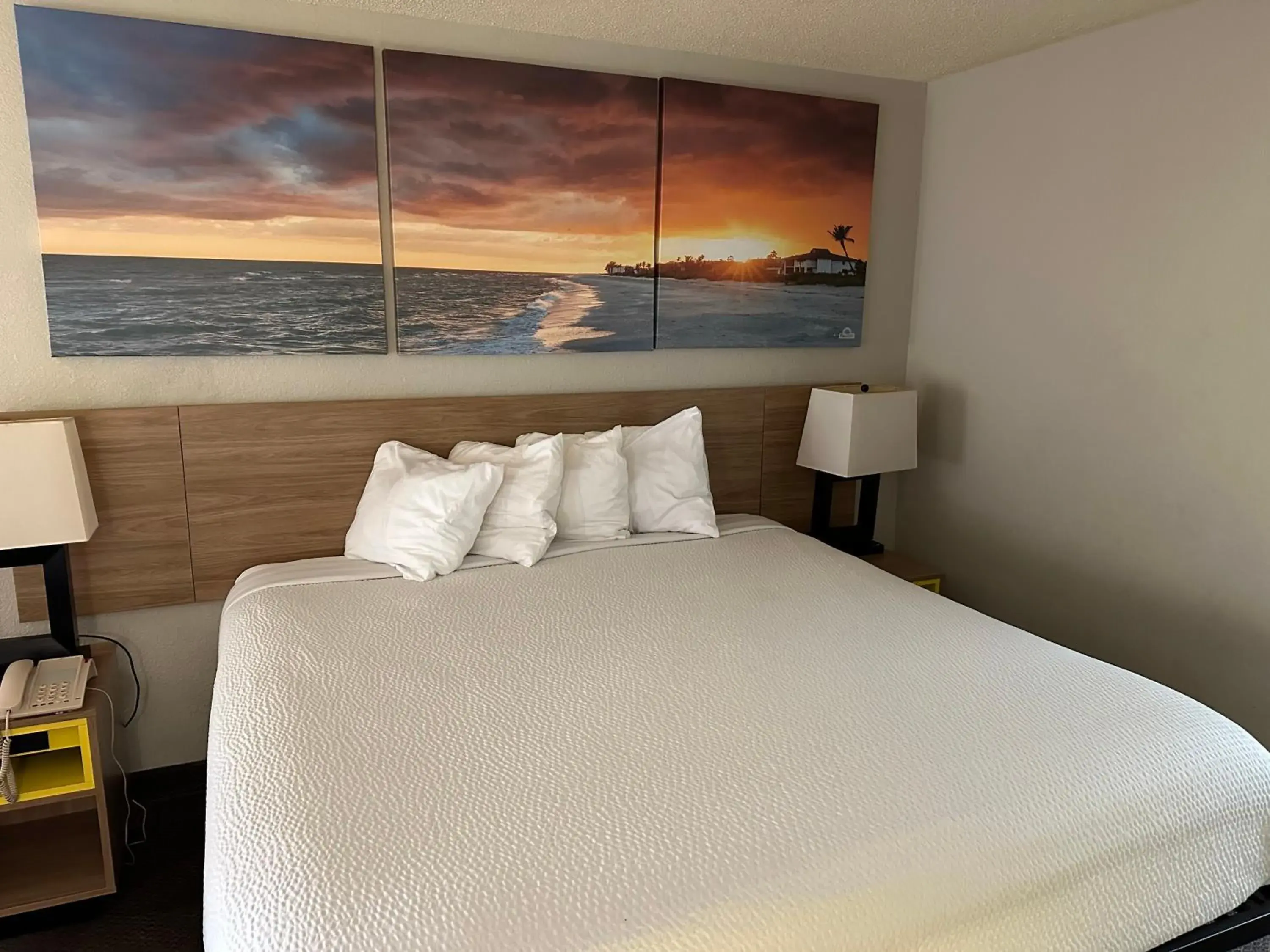 King Room - Accessible - Smoking in Days Inn by Wyndham Elberton King Room - Accessible - Smoking in Days Inn by Wyndham Elberton