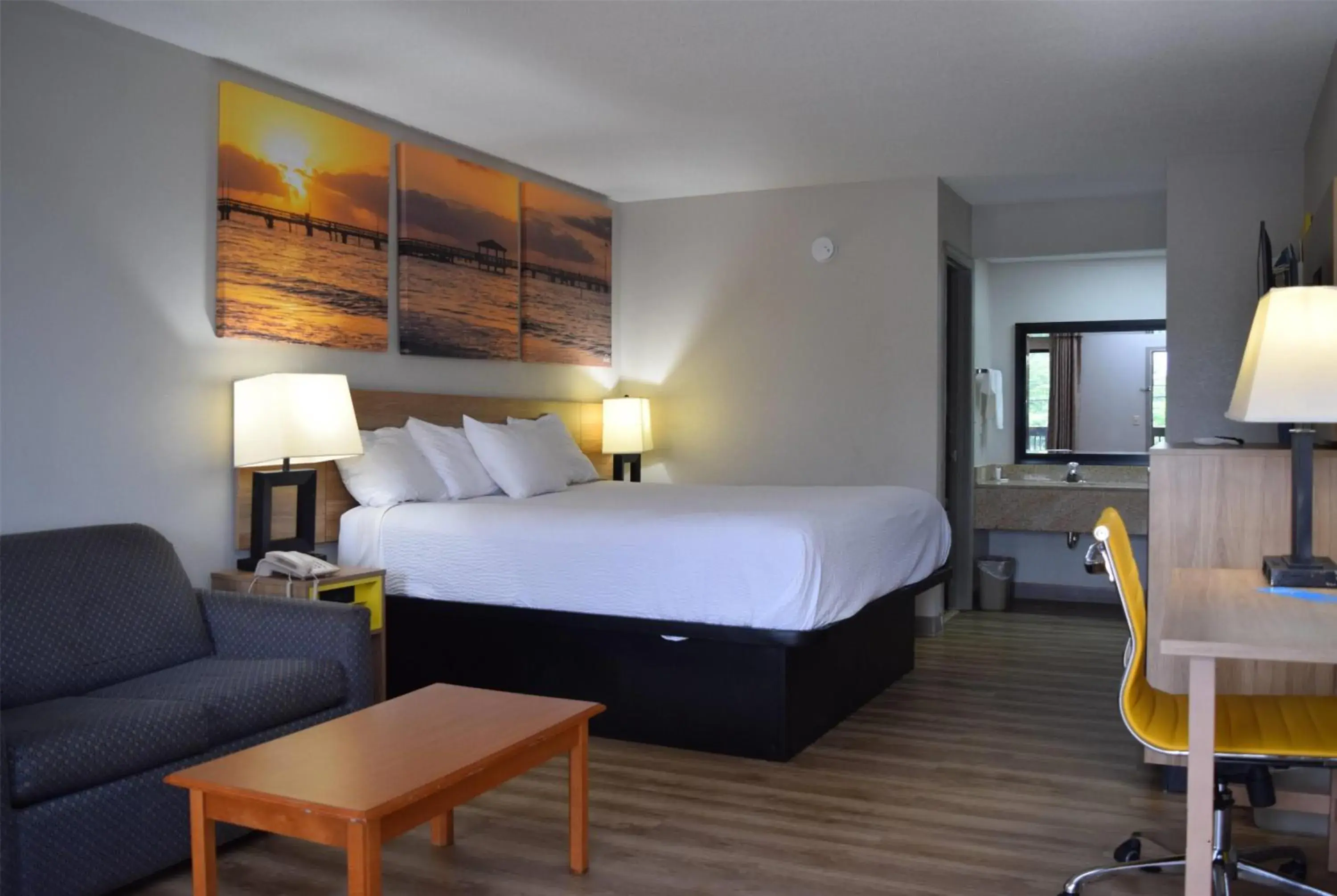 King Studio Suite - Non-Smoking in Days Inn by Wyndham Elberton King Studio Suite - Non-Smoking in Days Inn by Wyndham Elberton