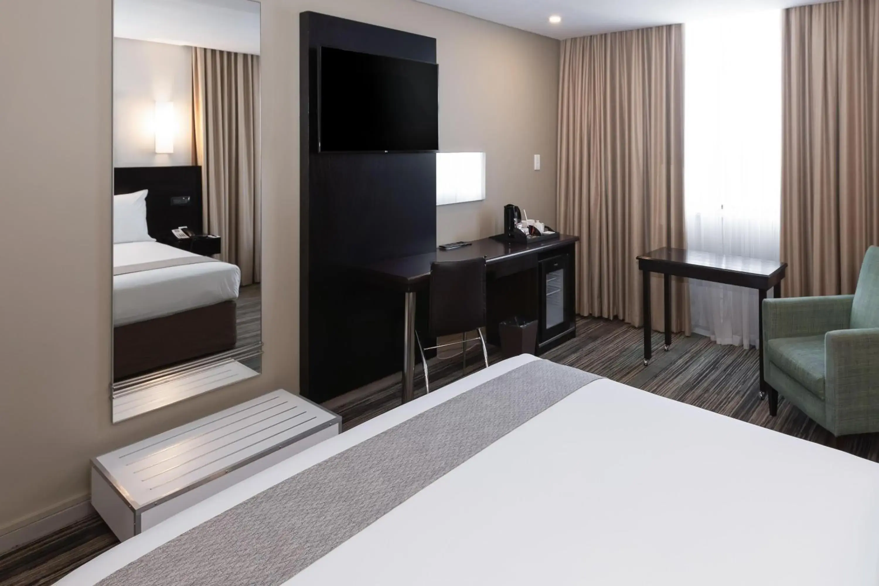 Deluxe King Room - Non-Smoking in Garden Court Kings Beach Deluxe King Room - Non-Smoking in Garden Court Kings Beach