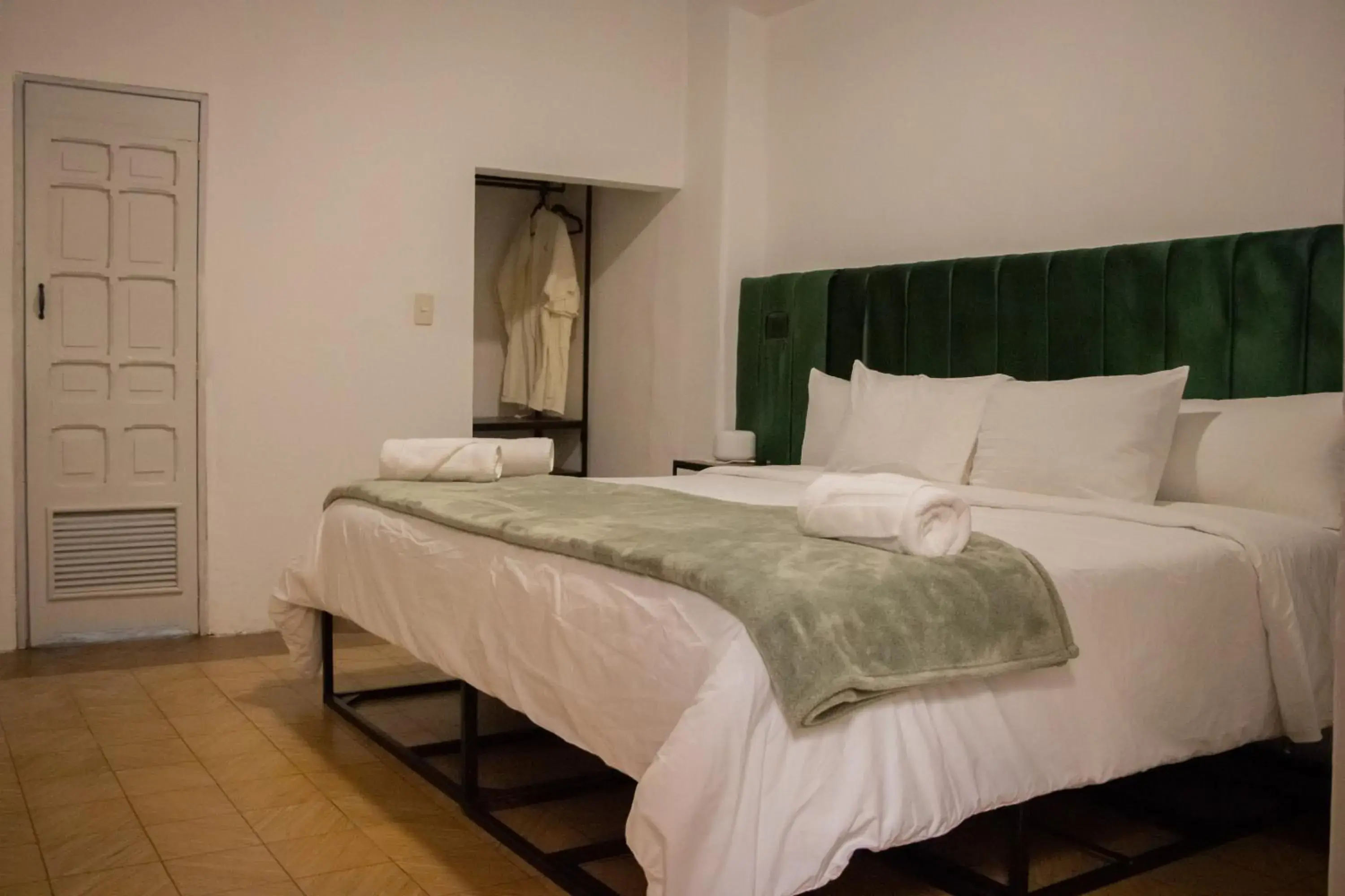 Superior Double Room in Collection O Patio Zaragoza Superior Double Room in Collection O Patio Zaragoza