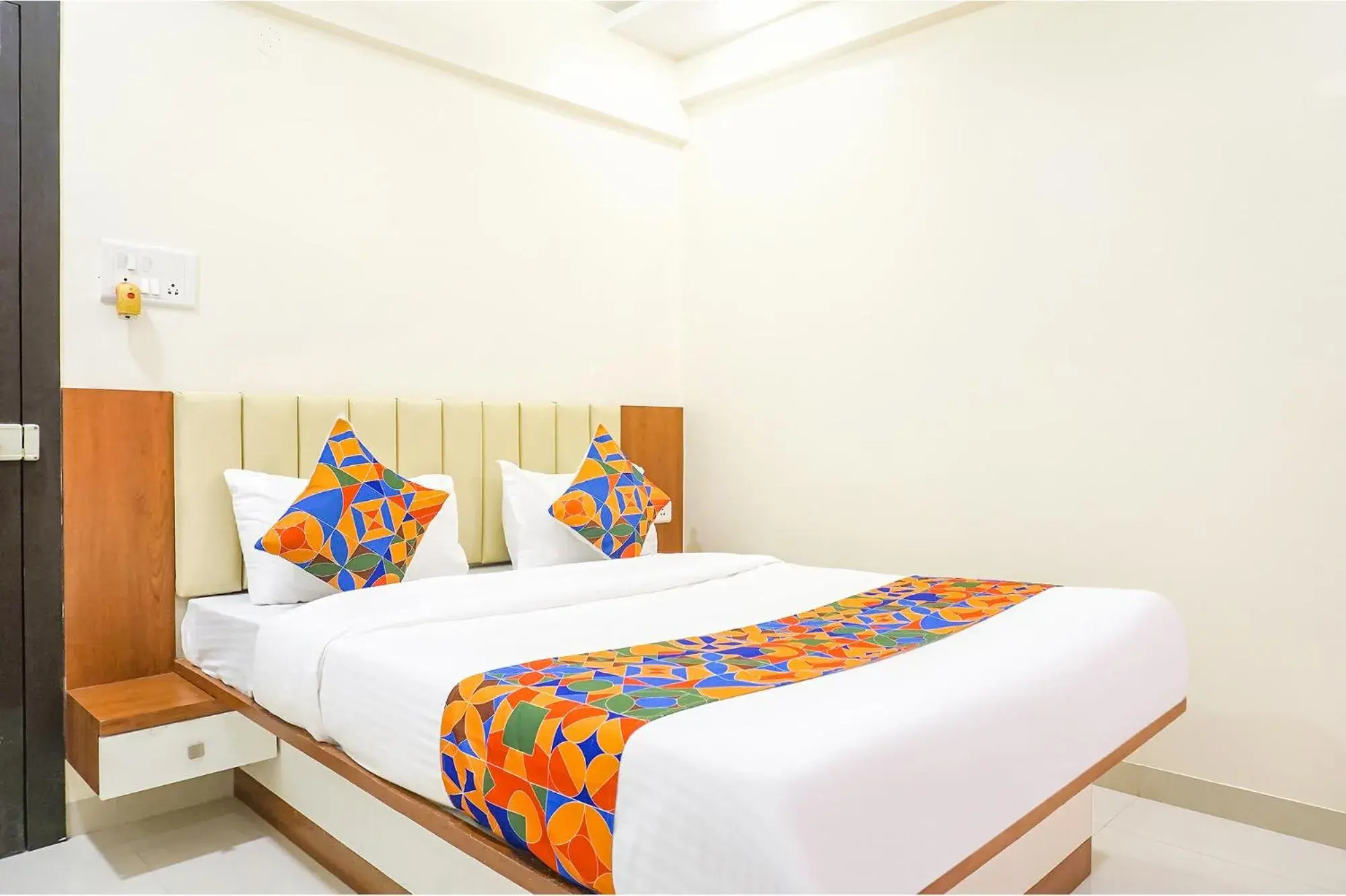 Deluxe Room - single occupancy in FabHotel Majestic Luxurious - Nr Rajaram Bhiku Pathare Stadium Deluxe Room - single occupancy in FabHotel Majestic Luxurious - Nr Rajaram Bhiku Pathare Stadium