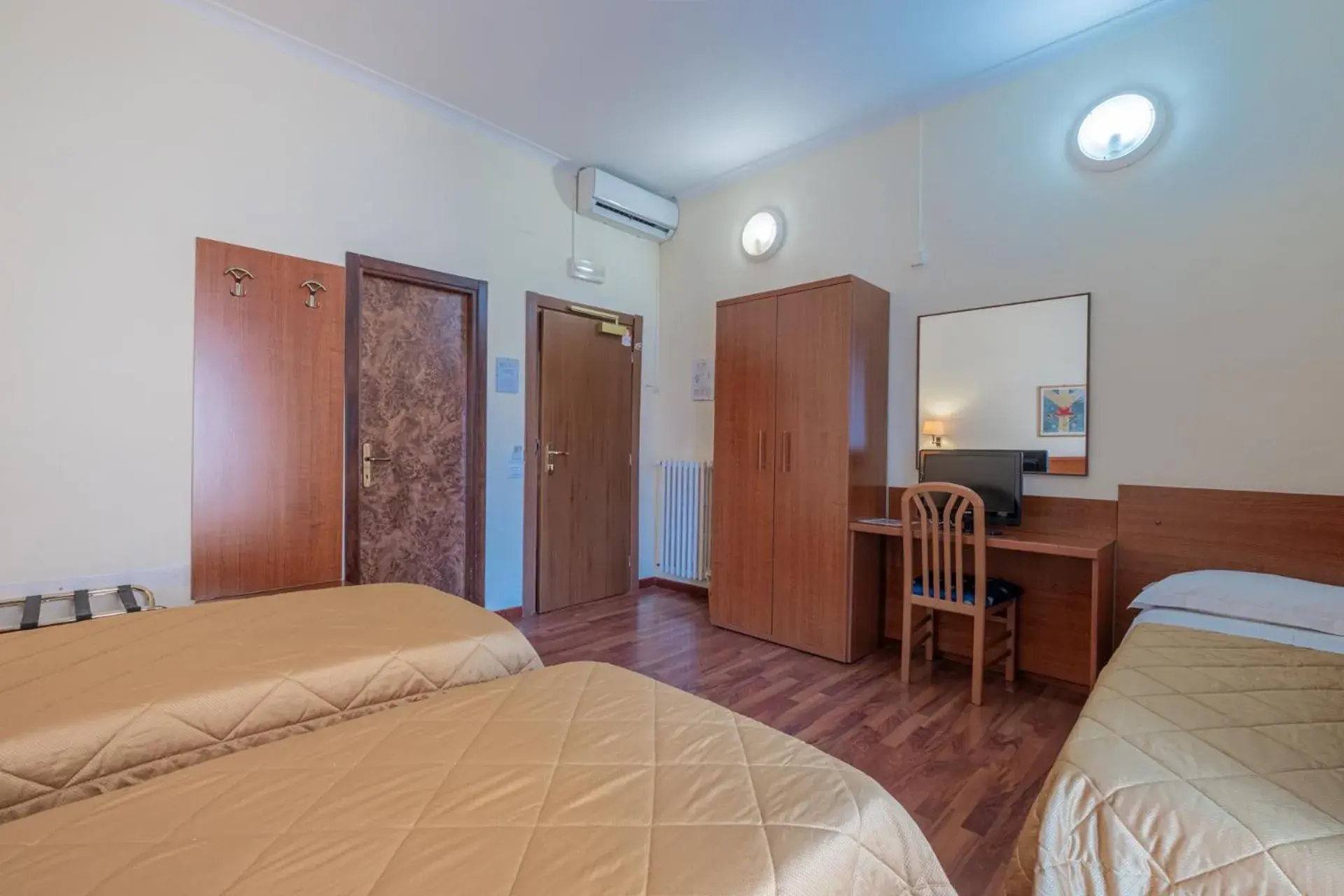 Superior Triple Room in Hotel Monte Verde Superior Triple Room in Hotel Monte Verde