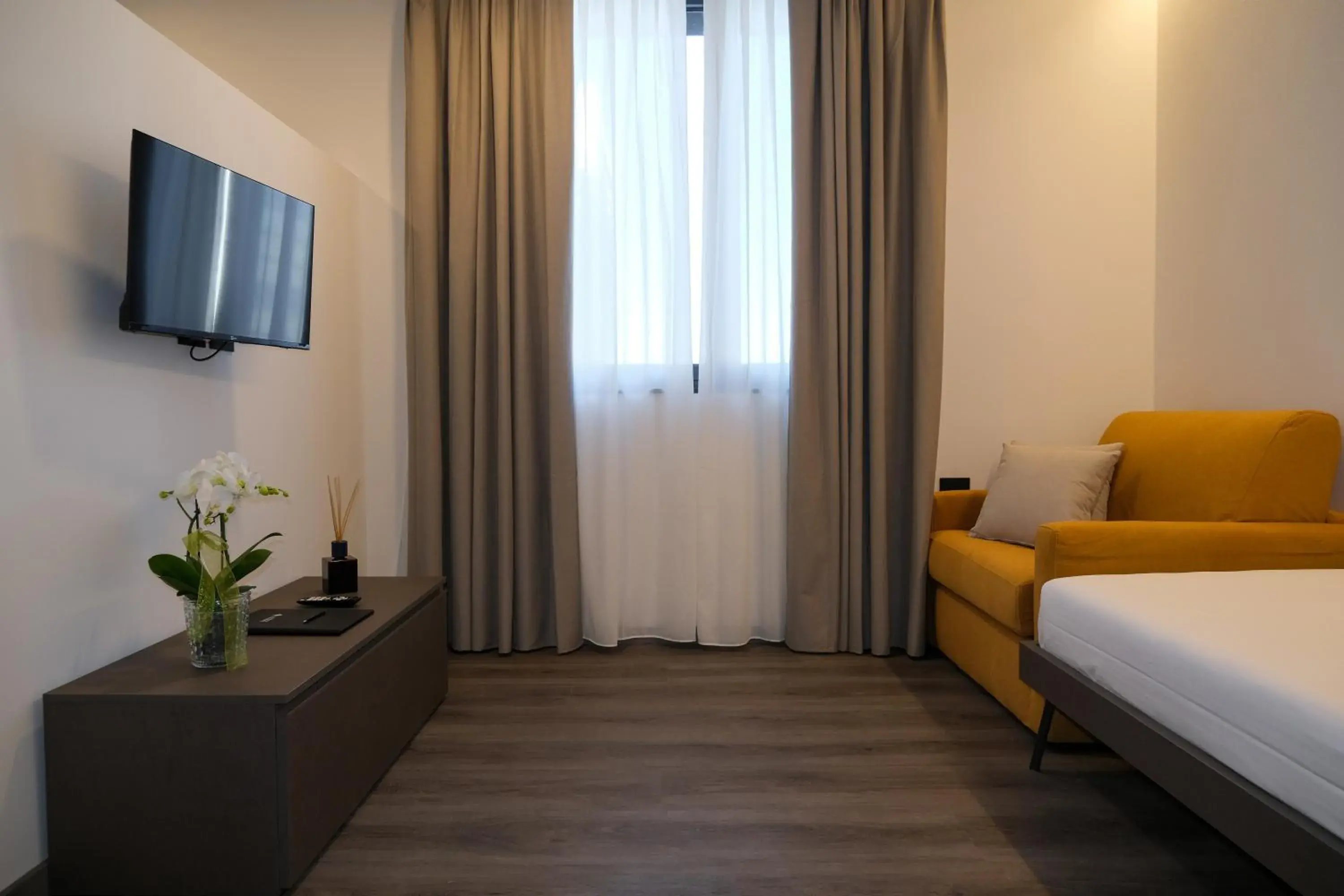 Single Room in Emerald Green Residence Single Room in Emerald Green Residence