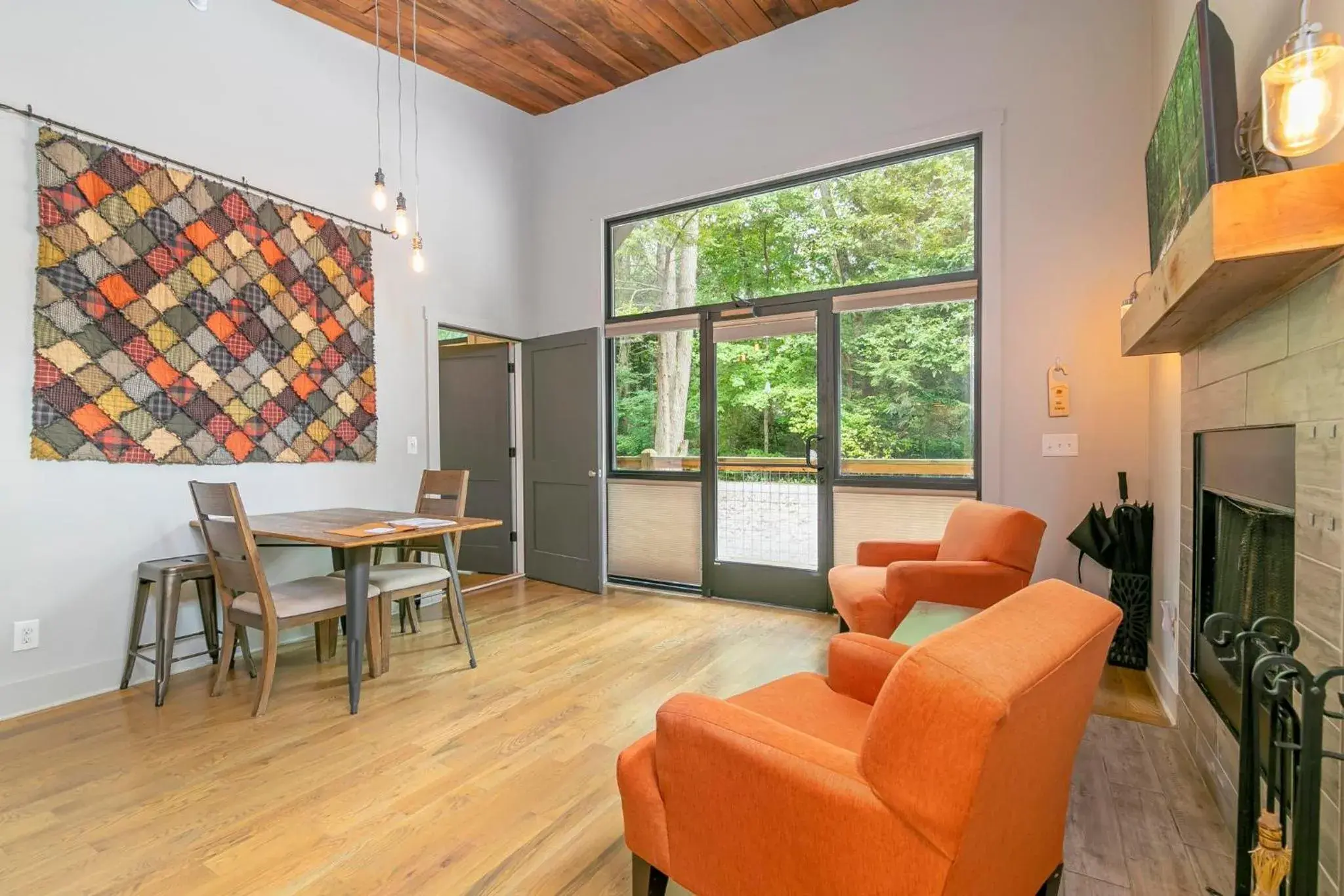 Luxury One-Bedroom Suite in Dancing Bear Lodge Luxury One-Bedroom Suite in Dancing Bear Lodge