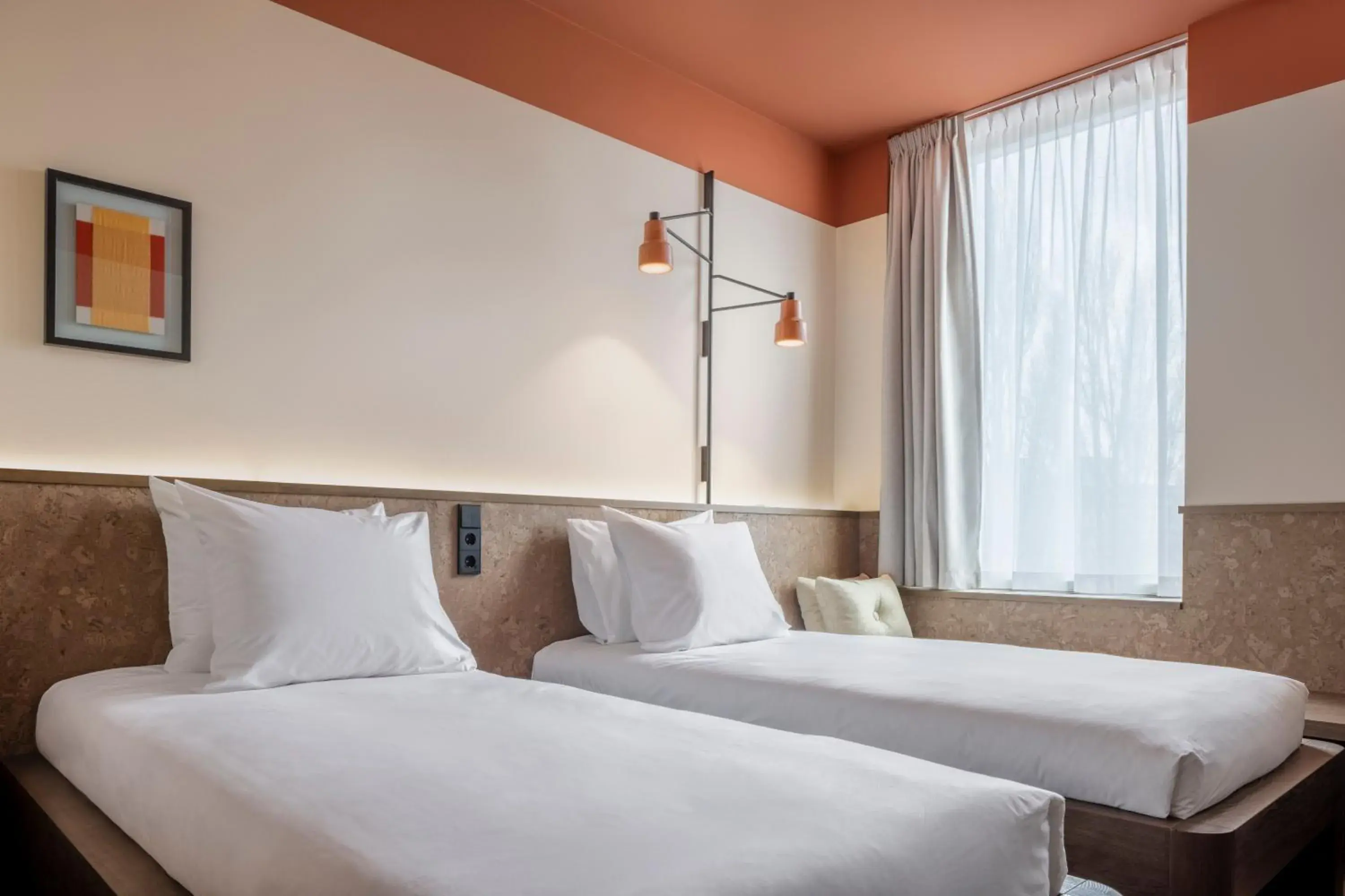 Sustainable Superior Twin in The Usual Rotterdam Sustainable Superior Twin in The Usual Rotterdam