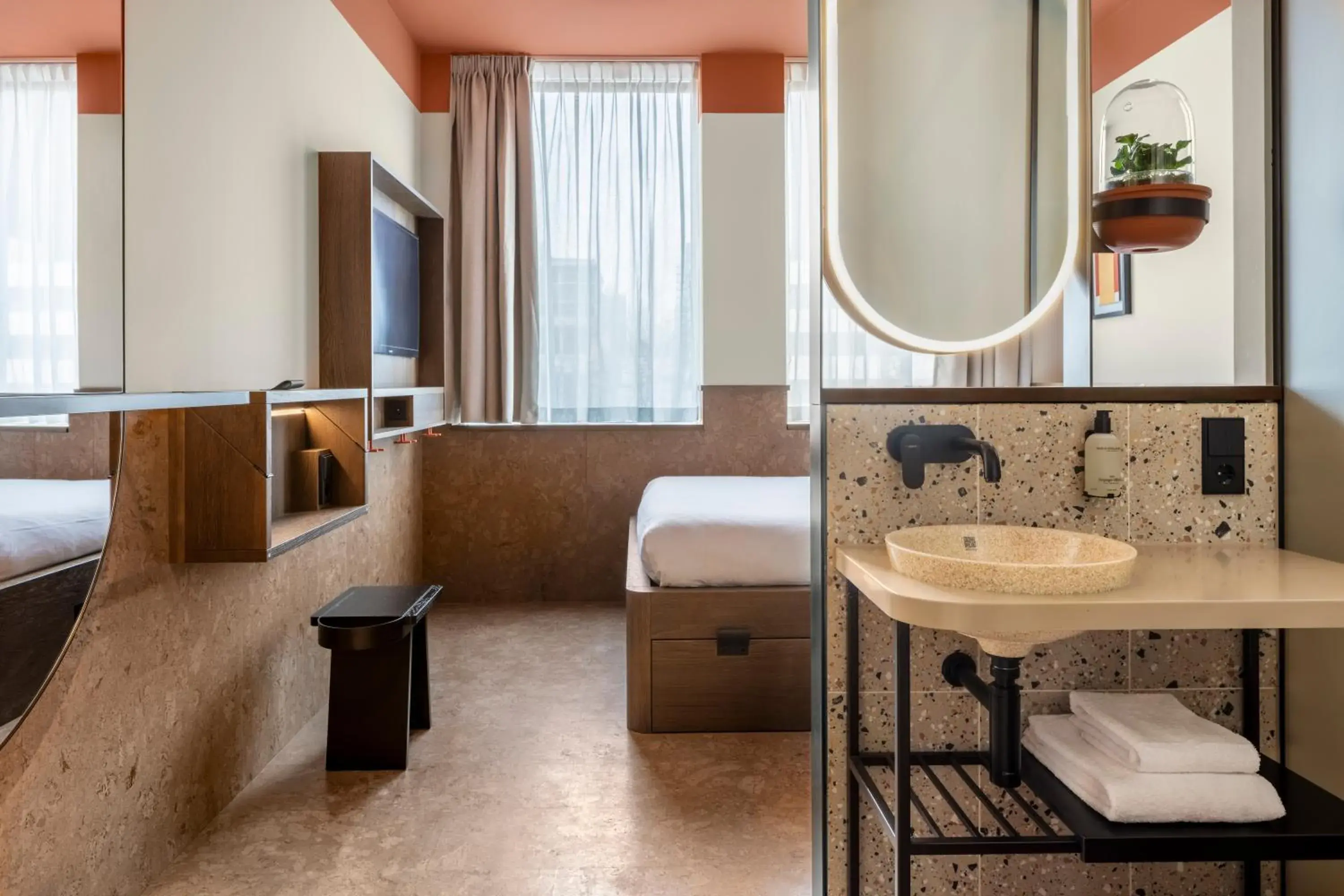 Sustainable Standard Double in The Usual Rotterdam Sustainable Standard Double in The Usual Rotterdam