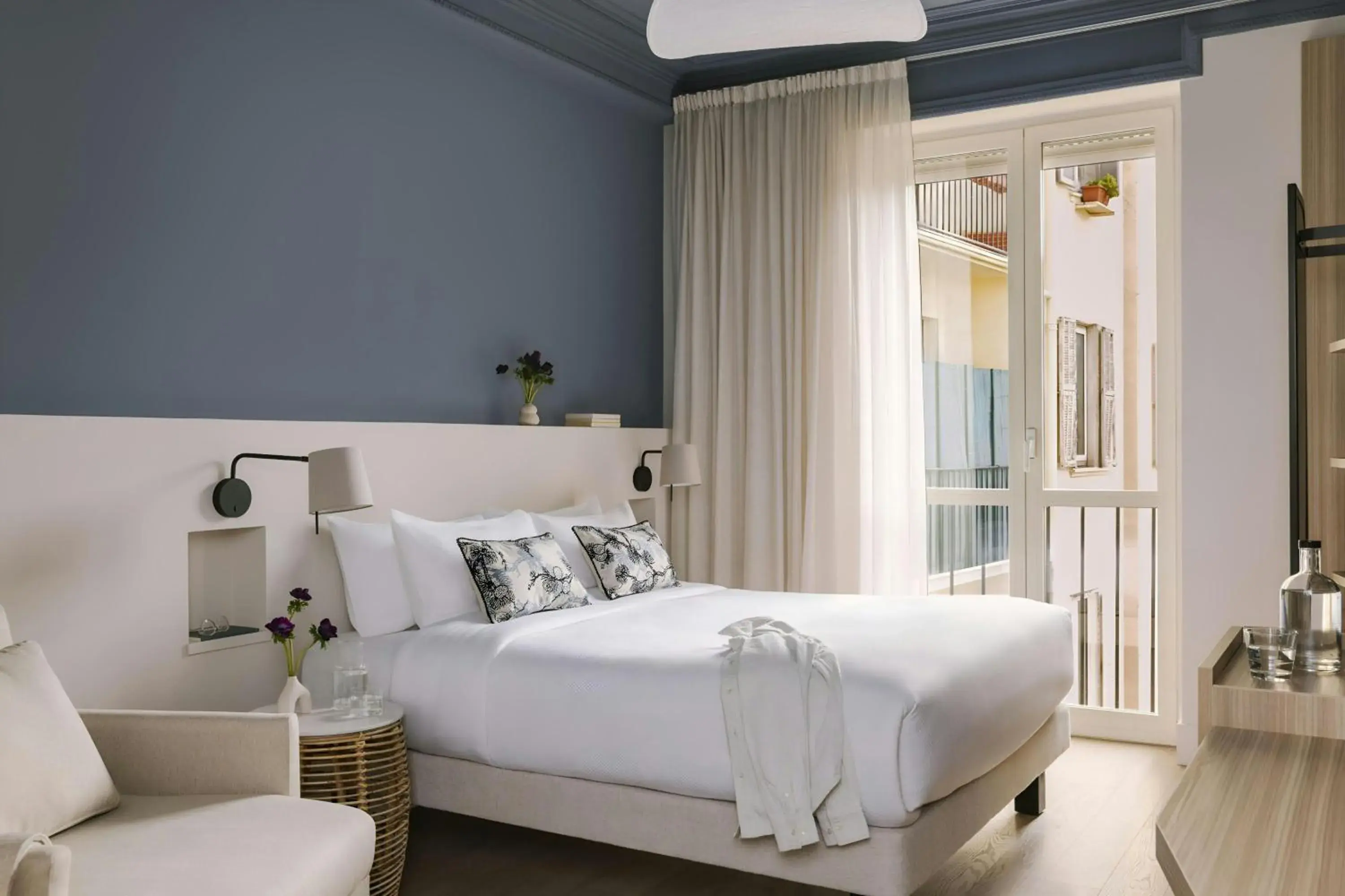 Stellar Queen Room with Sofa Bed in Yelo Mozart Hotel Les Musiciens, Sonder by Marriott Bonvoy Stellar Queen Room with Sofa Bed in Yelo Mozart Hotel Les Musiciens, Sonder by Marriott Bonvoy