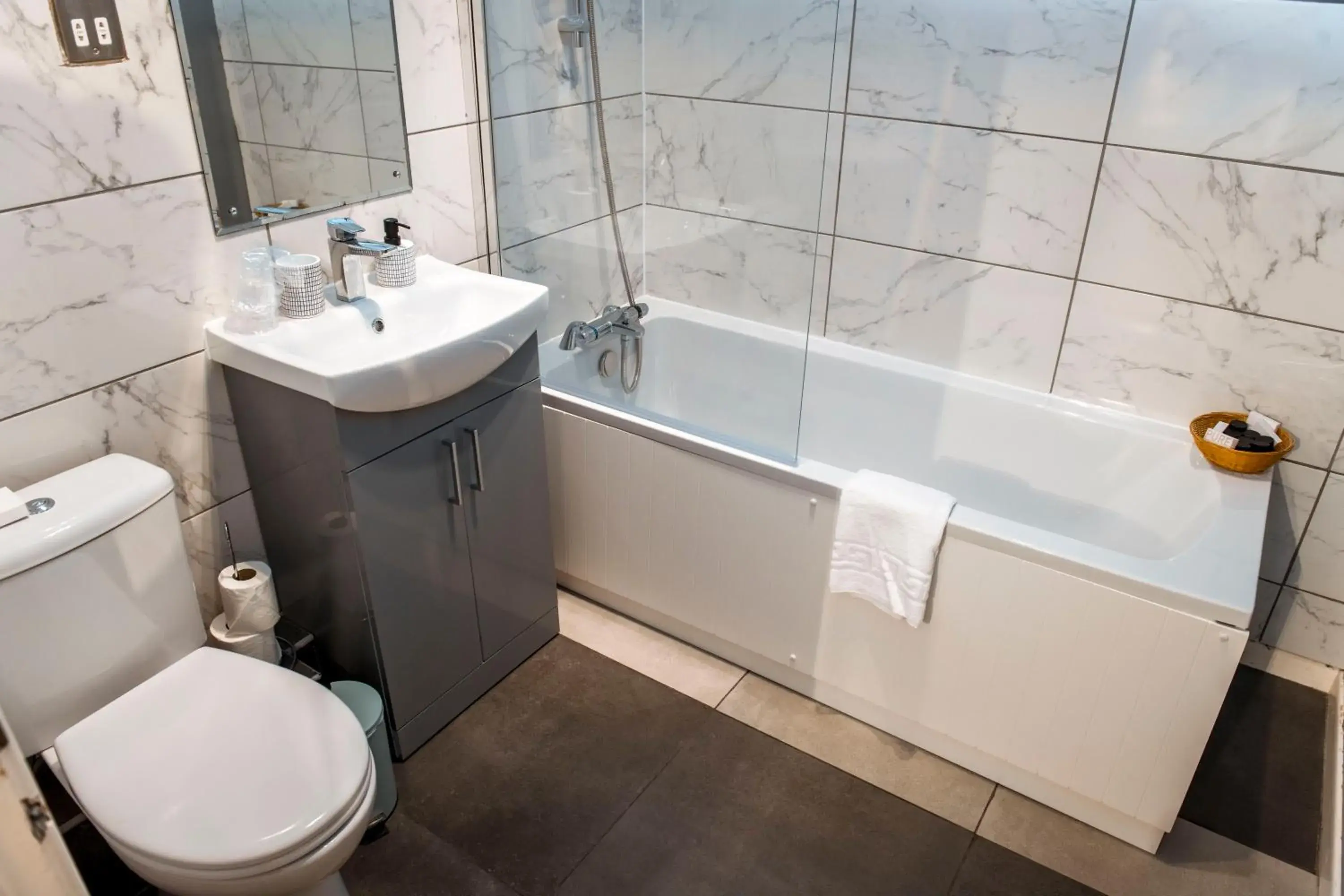 Family Room (2 Adults + 1 Child) in Ashburnham Hotel Family Room (2 Adults + 1 Child) in Ashburnham Hotel