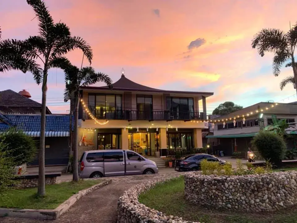 Saranya River House สรัญญาริเวอร์เฮาส์ Saranya River House สรัญญาริเวอร์เฮาส์