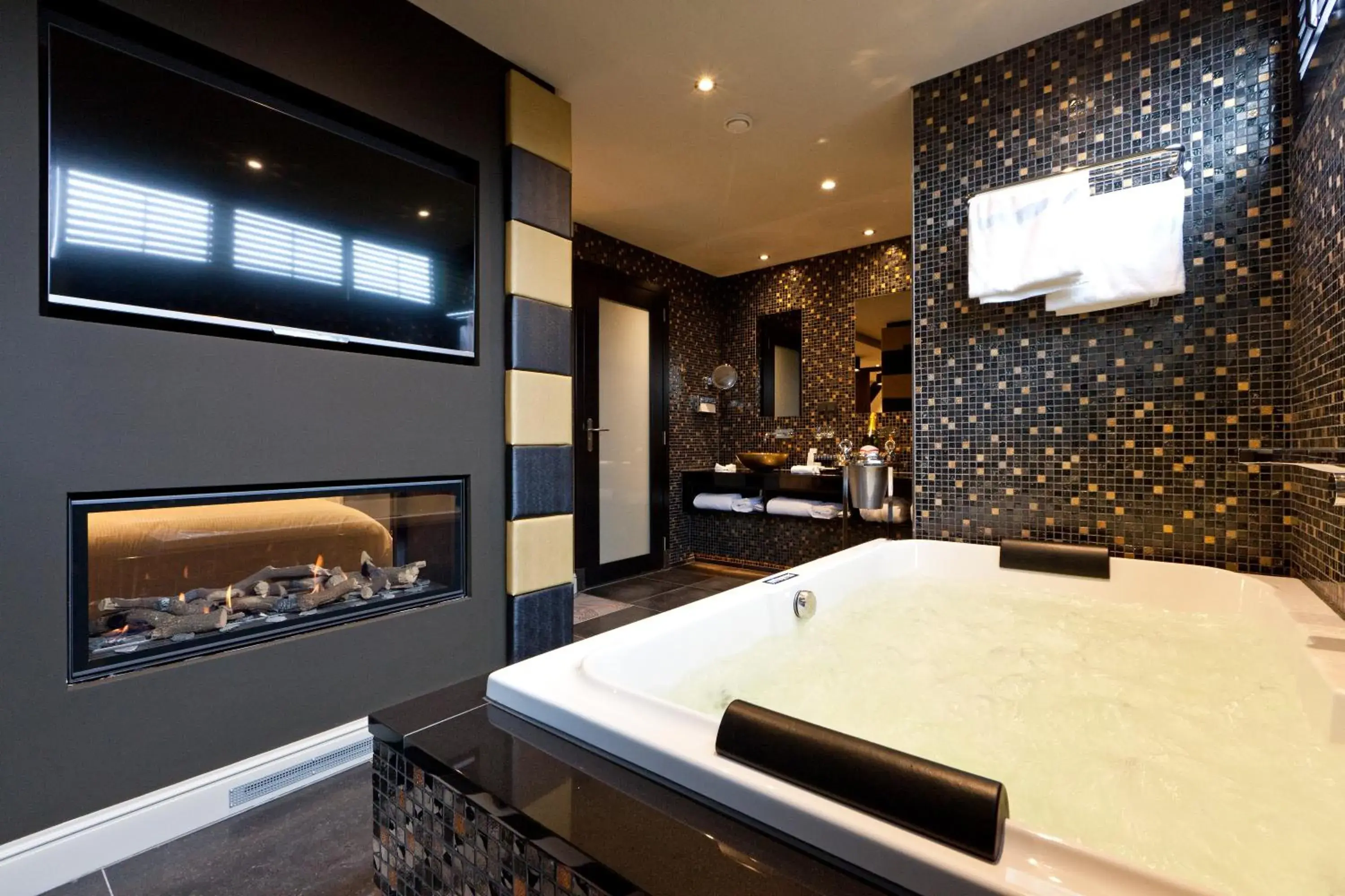 Executive Suite with Spa Bath (2 Adults) in 't Goude Hooft Executive Suite with Spa Bath (2 Adults) in 't Goude Hooft