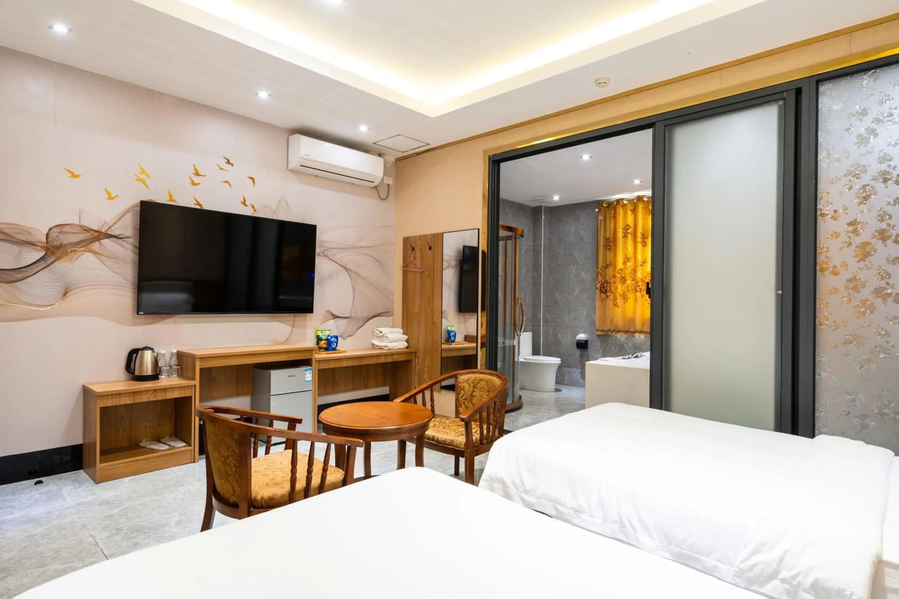 Deluxe Twin Room - single occupancy in Home me Hotel Makati Deluxe Twin Room - single occupancy in Home me Hotel Makati