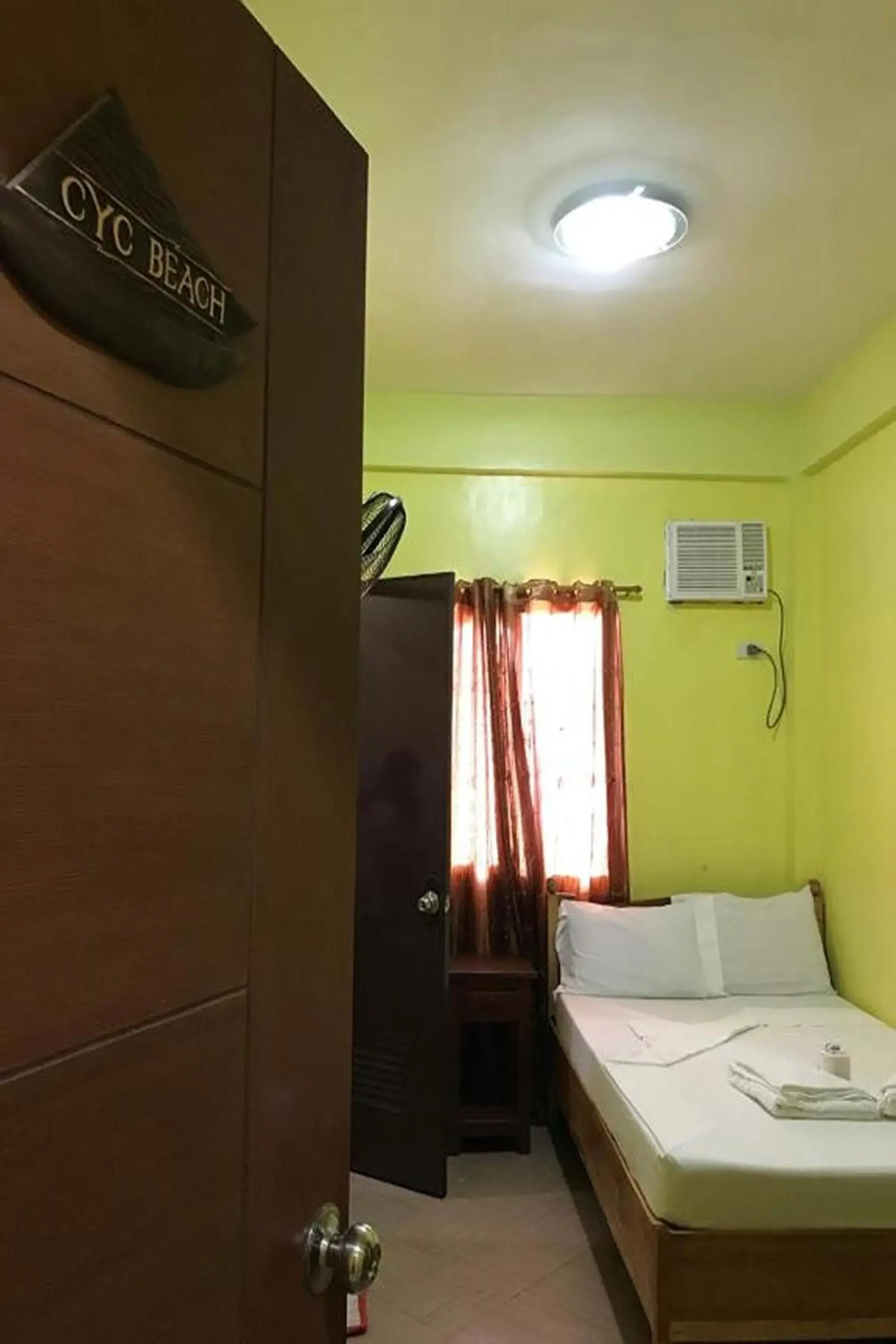 Standard Double Room with Fan in Luis Bay Travellers Lodge Coron Standard Double Room with Fan in Luis Bay Travellers Lodge Coron