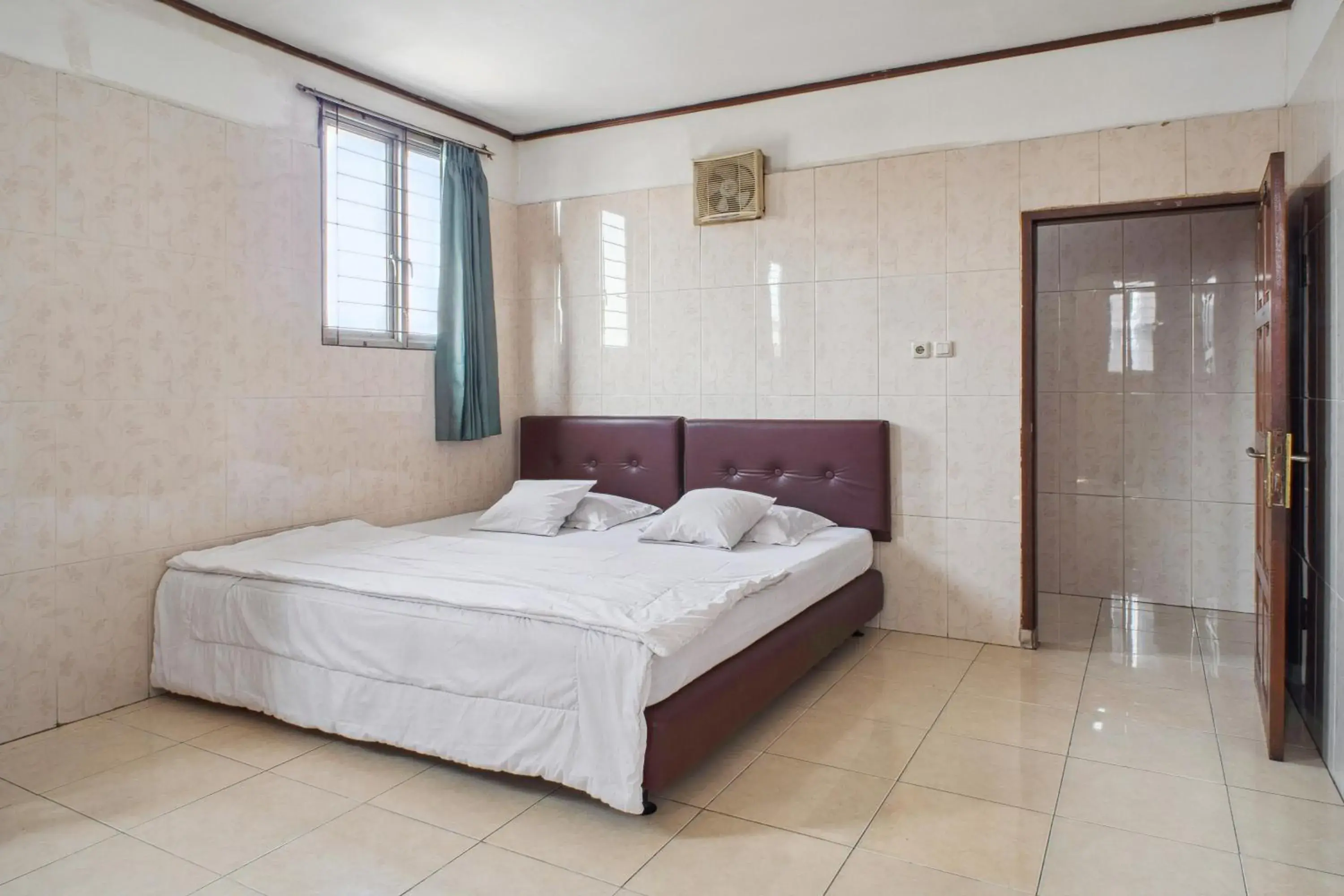 Double Room in Wisma Rumka Double Room in Wisma Rumka