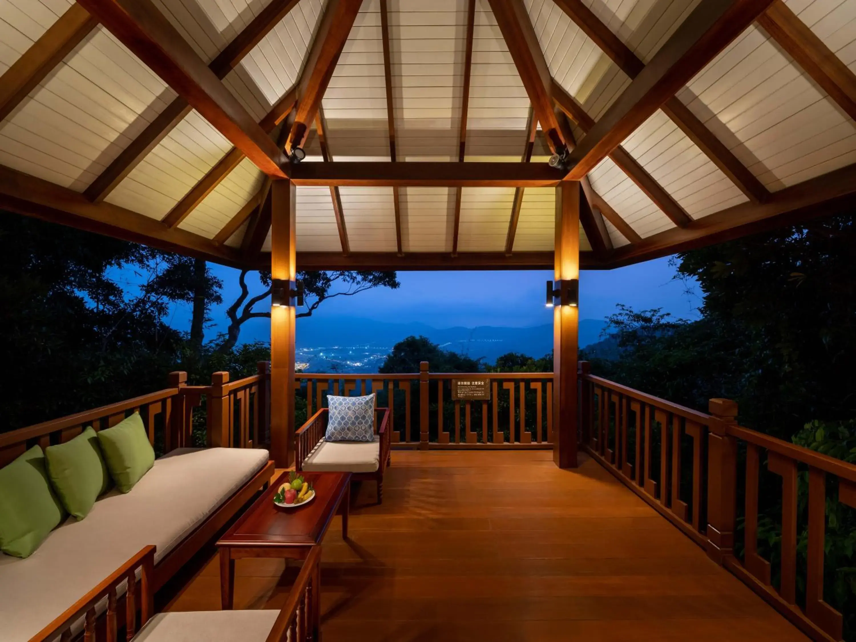 Magpies SuiteVilla in Yalong Bay Earthly Paradise Birds Nest Resort (Mountain Villas) Magpies SuiteVilla in Yalong Bay Earthly Paradise Birds Nest Resort (Mountain Villas)