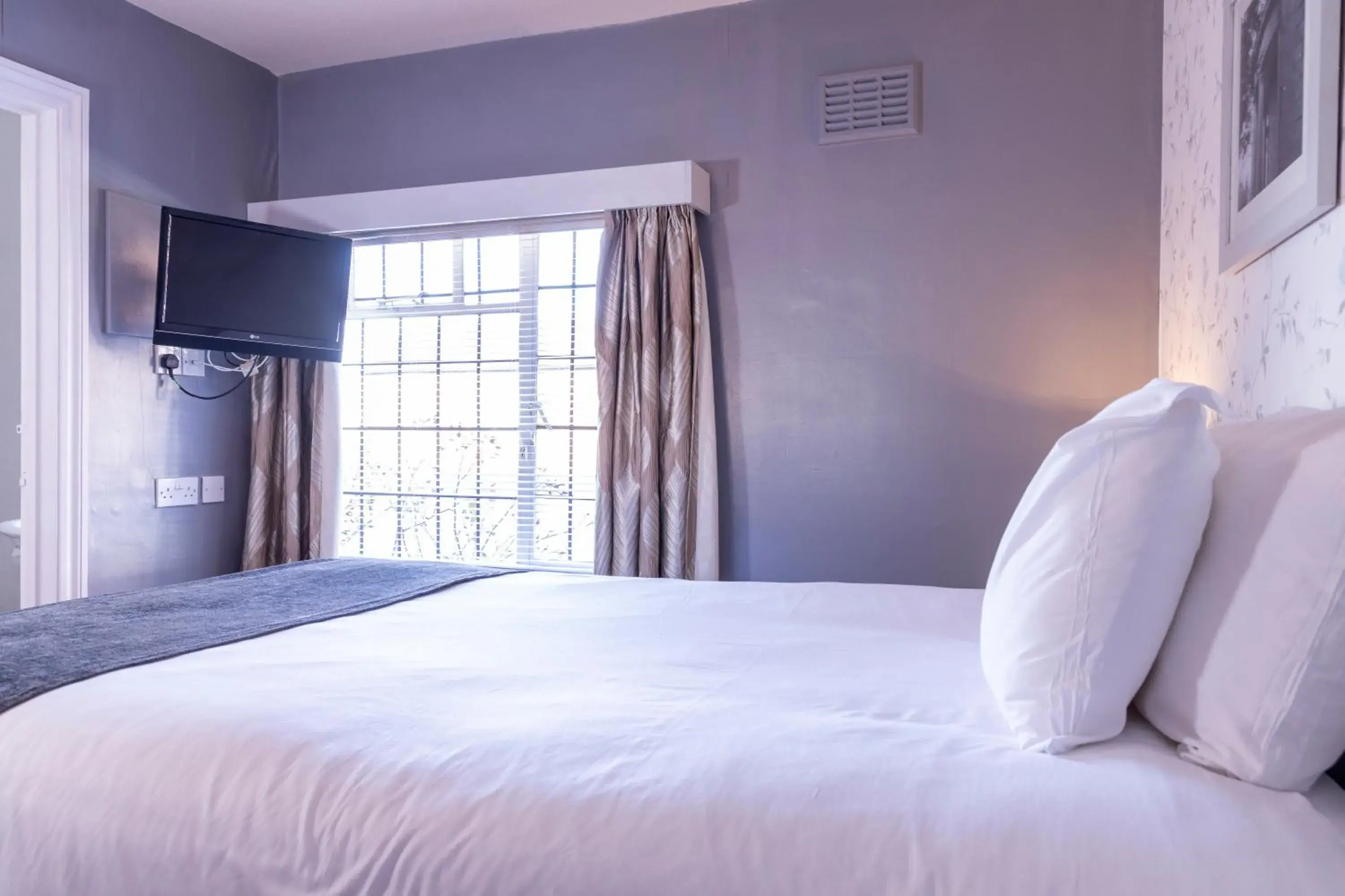 Single Room in Cromwell Lodge Hotel by Greene King Inns Single Room in Cromwell Lodge Hotel by Greene King Inns