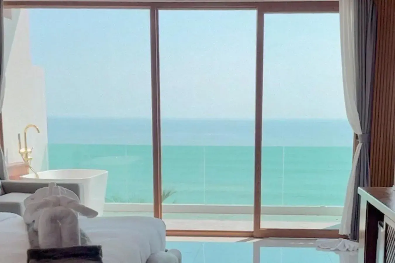 Deluxe Ocean View in Hotel Villa AoKhanom Beachfront Deluxe Ocean View in Hotel Villa AoKhanom Beachfront