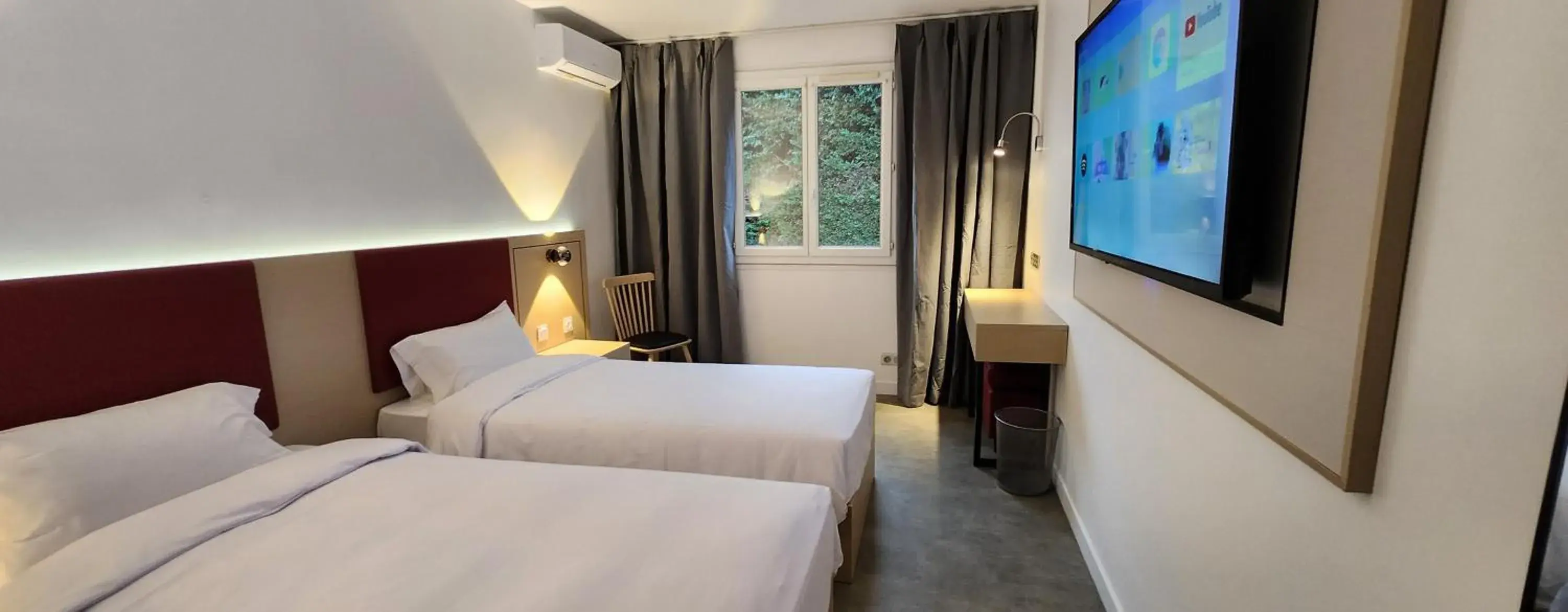 Twin Room - Disability Access in Anaïs Hôtel Bourges Nord Saint-Doulchard Twin Room - Disability Access in Anaïs Hôtel Bourges Nord Saint-Doulchard