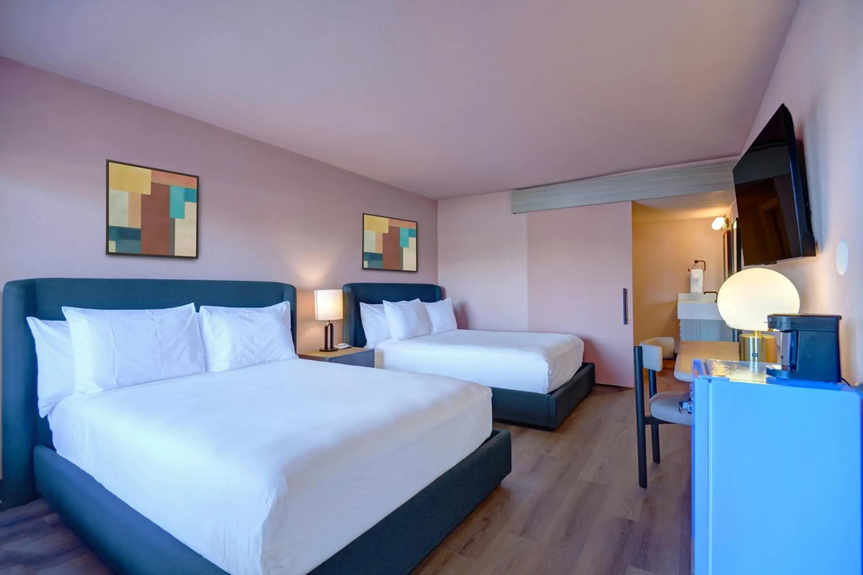 Deluxe Queen Room with Two Queen Beds in The Dunes Hotel (Palm Springs) Deluxe Queen Room with Two Queen Beds in The Dunes Hotel (Palm Springs)