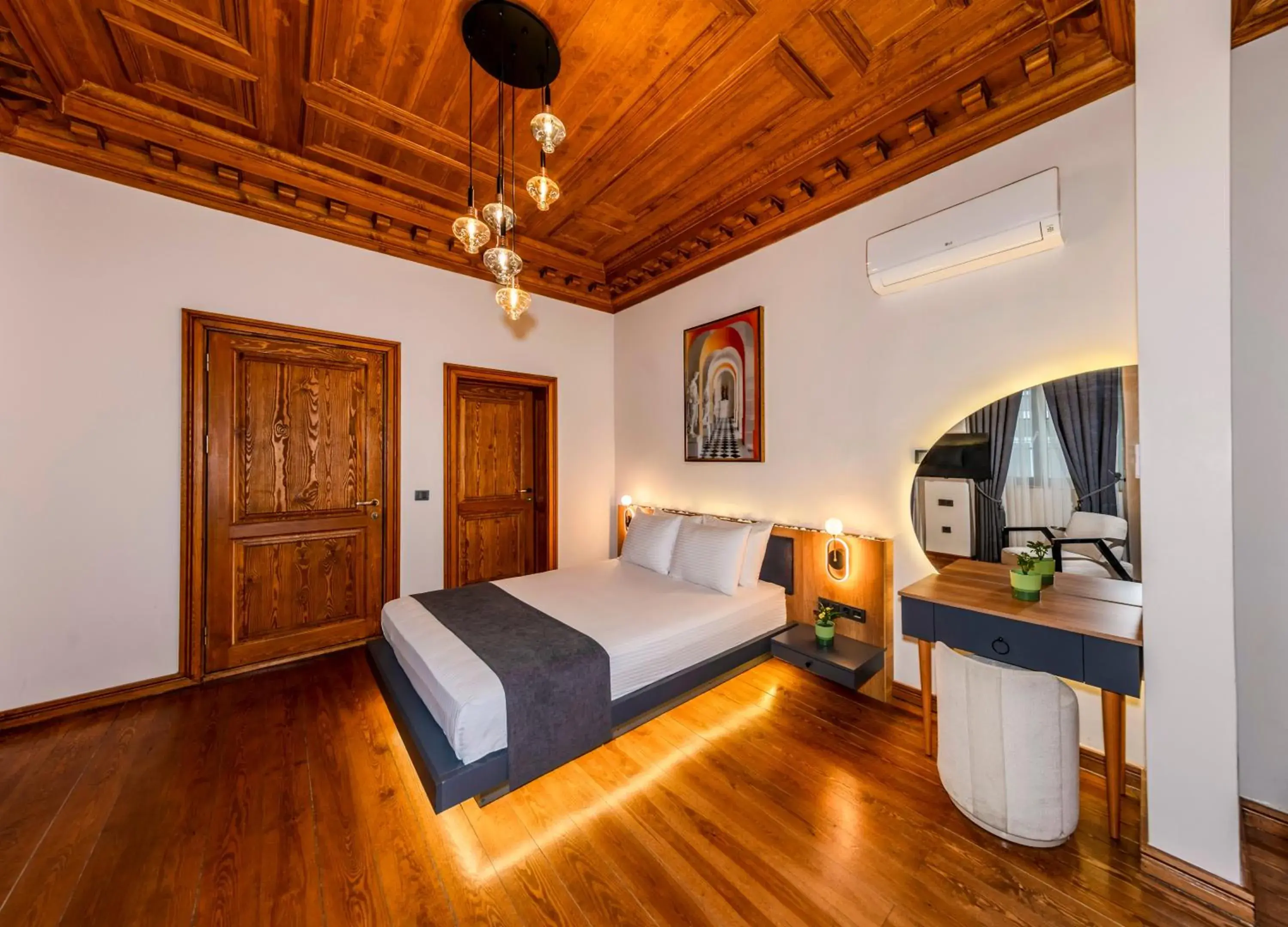 Deluxe Double Room with Balcony in Elmira Pera Hotel & - Special Class Deluxe Double Room with Balcony in Elmira Pera Hotel & - Special Class