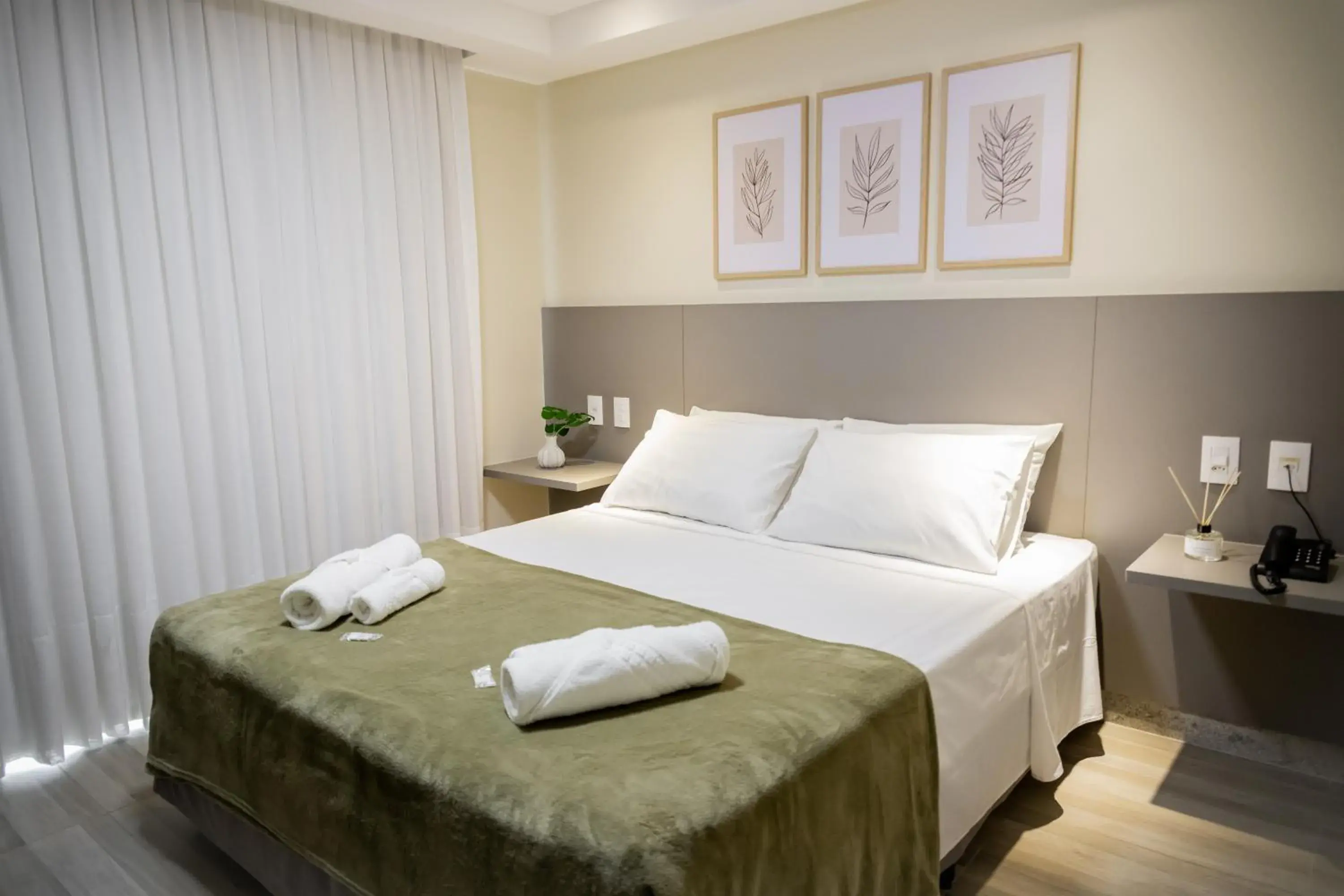 Deluxe Queen Suite in Augusta Hotel Deluxe Queen Suite in Augusta Hotel