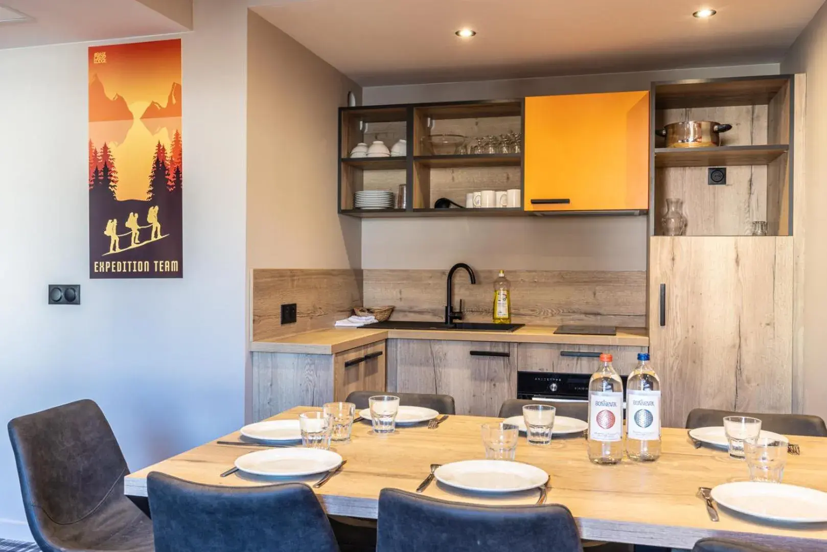 Bed in 10-Bed Mixed Dormitory Room in Hotel Base Camp Lodge - Albertville Bed in 10-Bed Mixed Dormitory Room in Hotel Base Camp Lodge - Albertville