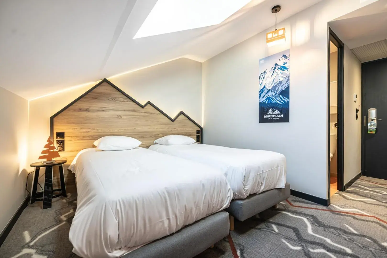 Small Double or Twin Room in Hotel Base Camp Lodge - Albertville Small Double or Twin Room in Hotel Base Camp Lodge - Albertville