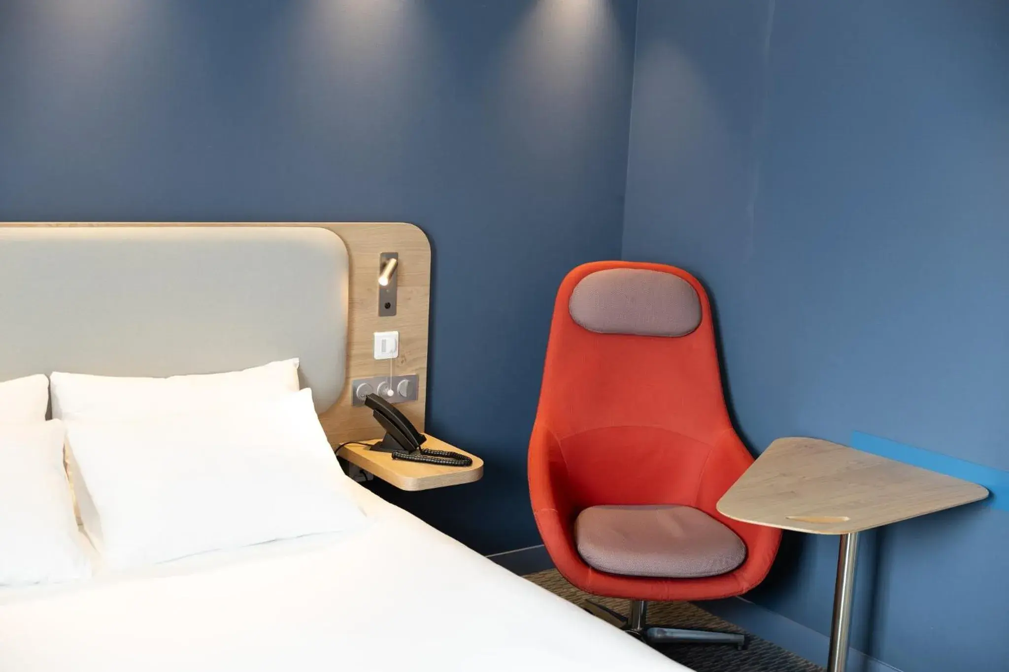 Standard Queen Room - Accessible with Free Breakfast in Holiday Inn Express Caen Epron by IHG Standard Queen Room - Accessible with Free Breakfast in Holiday Inn Express Caen Epron by IHG