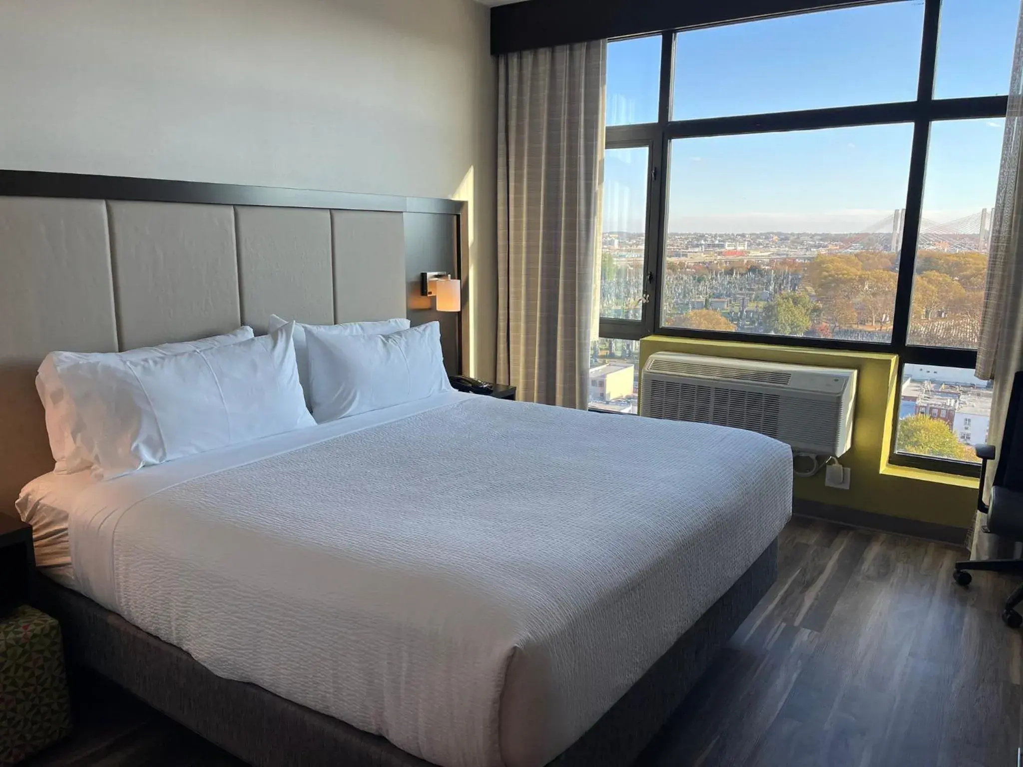 Standard King Room with Bridge View in Holiday Inn Express Long Island City E - New York by IHG Standard King Room with Bridge View in Holiday Inn Express Long Island City E - New York by IHG