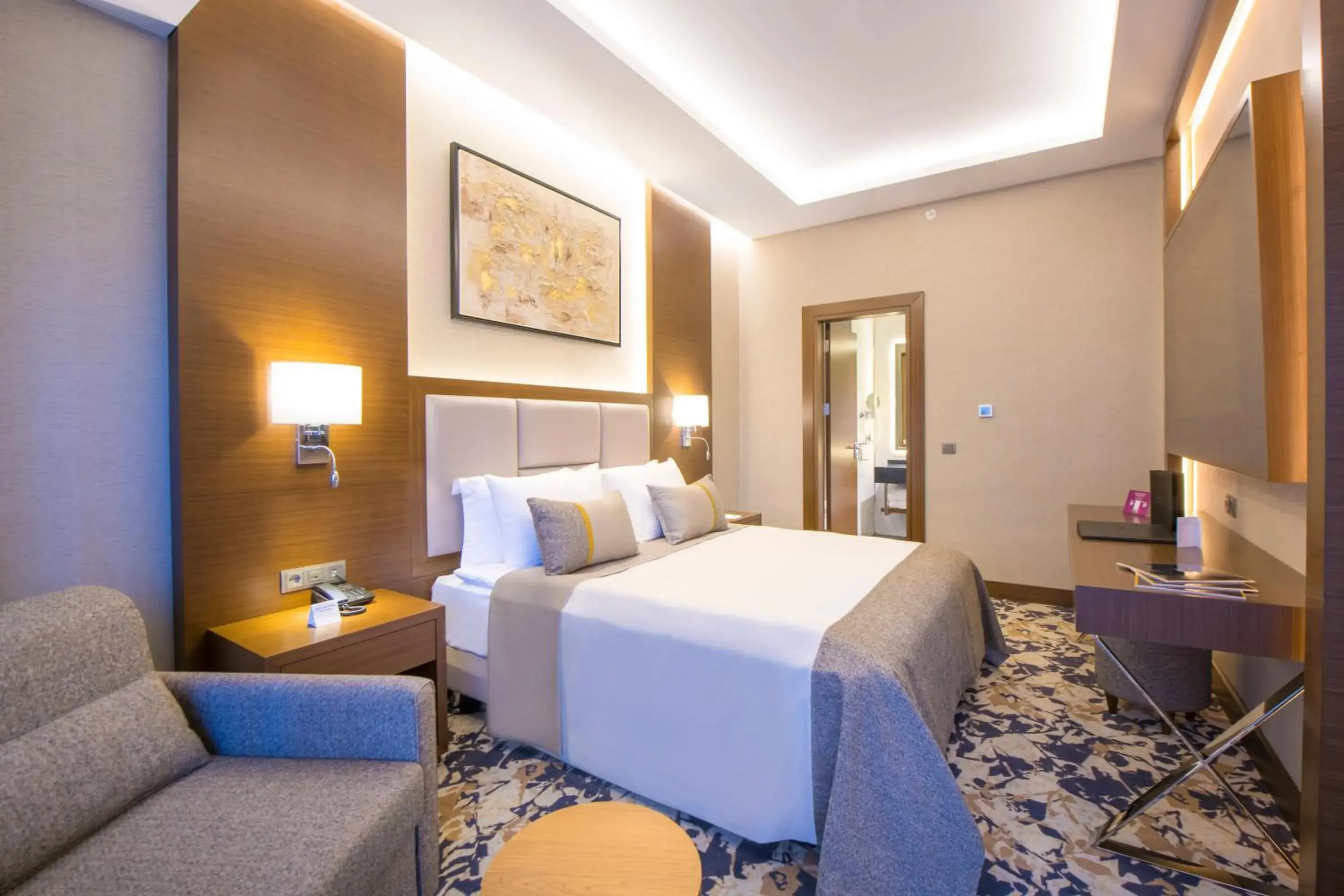 Junior King Suite with Sofa Bed and Balcony in Crowne Plaza Yalova by IHG Junior King Suite with Sofa Bed and Balcony in Crowne Plaza Yalova by IHG