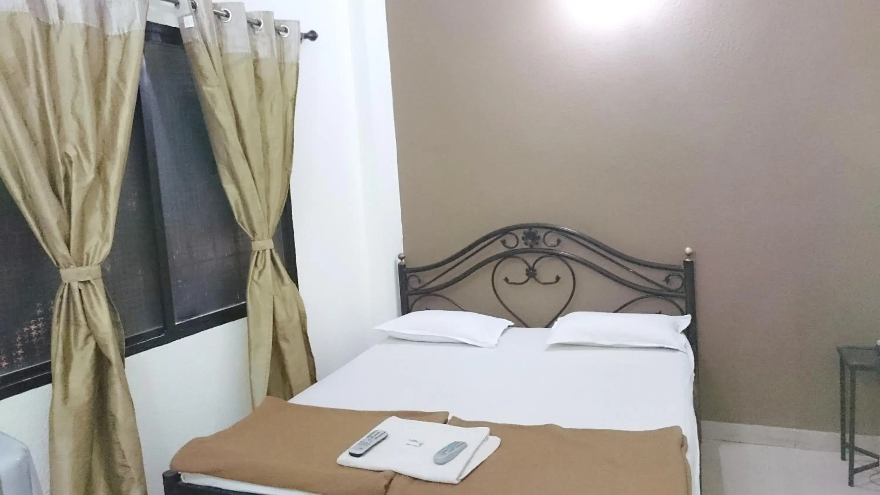 Standard Double Room with Fan in Hotel Preetam Aurangabad Standard Double Room with Fan in Hotel Preetam Aurangabad