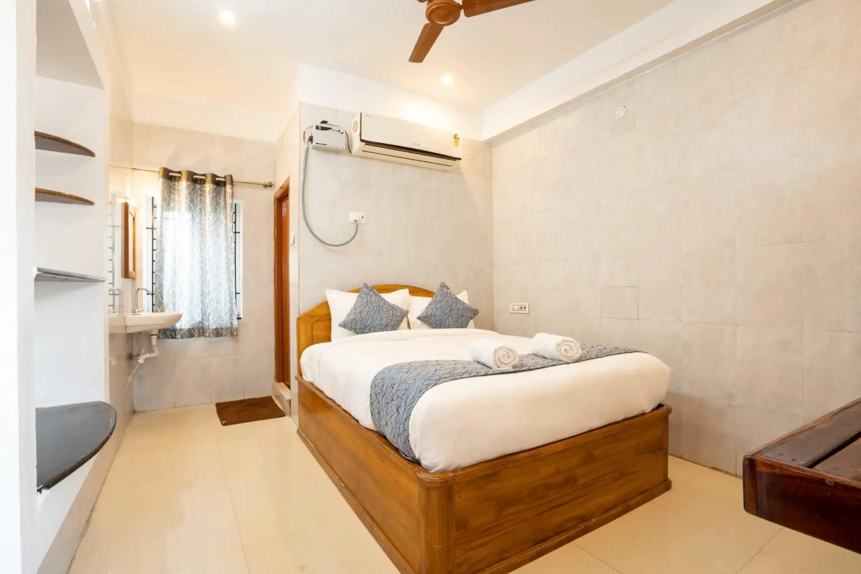 Deluxe Double Room in Hotel Arya Grand Rameswaram by Nimalan Deluxe Double Room in Hotel Arya Grand Rameswaram by Nimalan