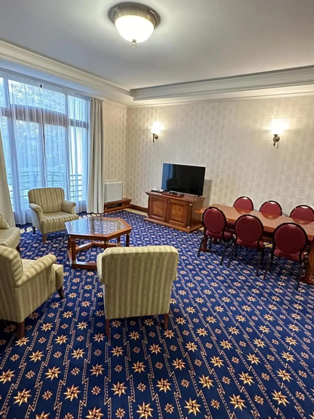 Two-Bedroom Suite in Hotel Golden Palace Two-Bedroom Suite in Hotel Golden Palace